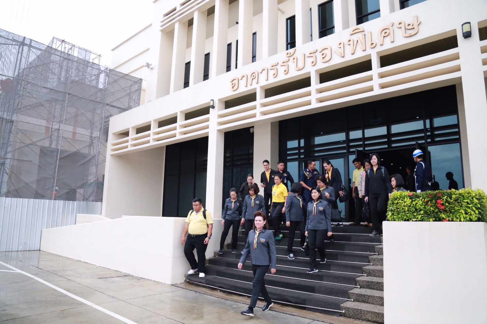 156 นายกสมาคมภริยาฯ นำคณะกรรมการสมาคมภริยาฯ เดินทางเข้า ตรวจเยี่ยมศูนย์พัฒนาปิโตเลียมภาคเหนือกรมการพลังงานทหาร พร้อมทั้งร่วมกิจกรรมปลูกต้นไม้และมอบฝายชะลอน้ำ