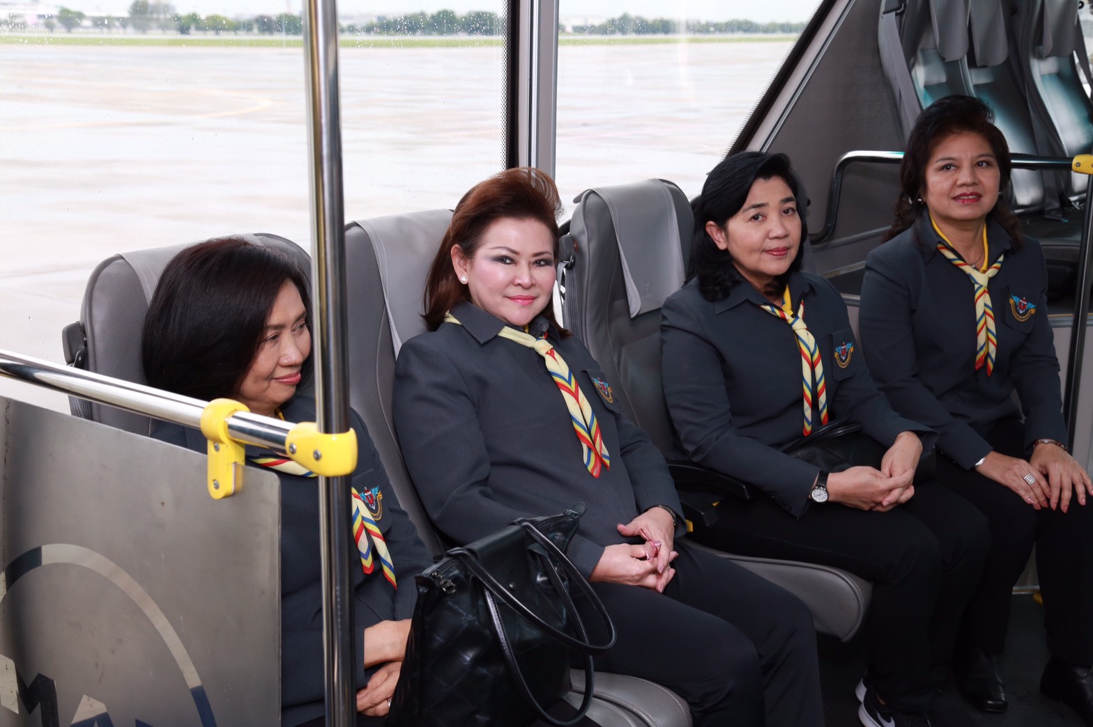 156 นายกสมาคมภริยาฯ นำคณะกรรมการสมาคมภริยาฯ เดินทางเข้า ตรวจเยี่ยมศูนย์พัฒนาปิโตเลียมภาคเหนือกรมการพลังงานทหาร พร้อมทั้งร่วมกิจกรรมปลูกต้นไม้และมอบฝายชะลอน้ำ