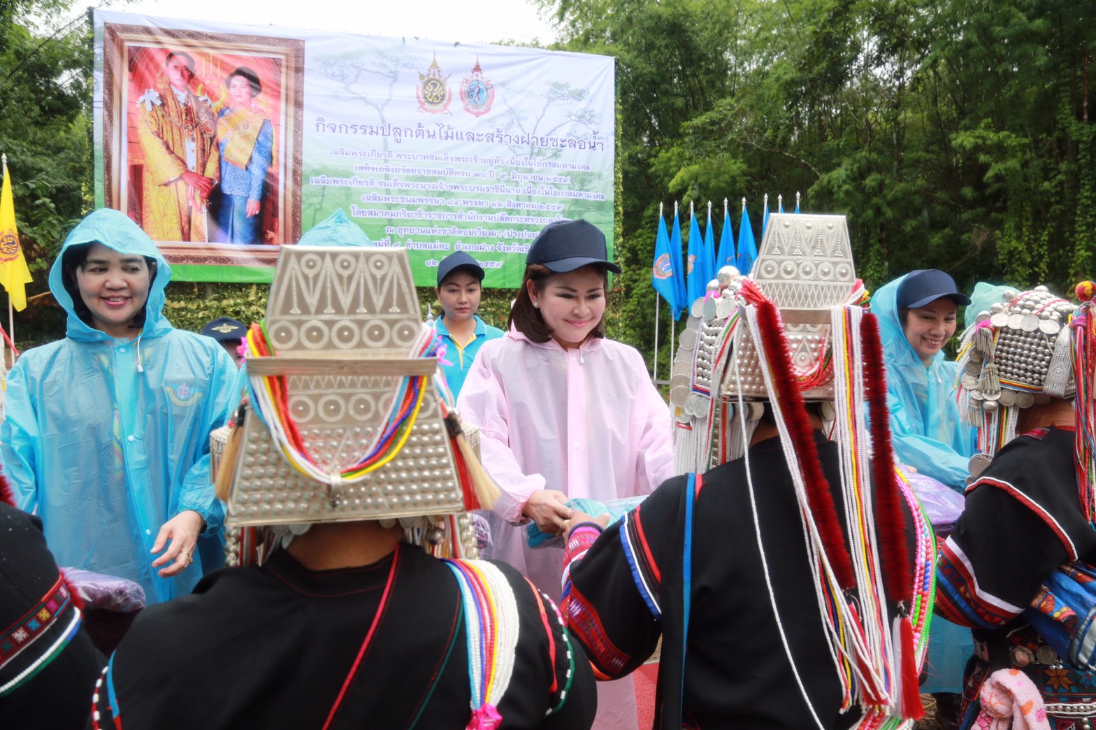 157 นายกสมาคมภริยาฯ เป็นประธานมอบฝายชะลอน้ำ ณ.อุทยานแห่งชาติดอยเวียงผา(ปางปอย) ต.แม่คะ อ.ฝาง จ.เชียงใหม่