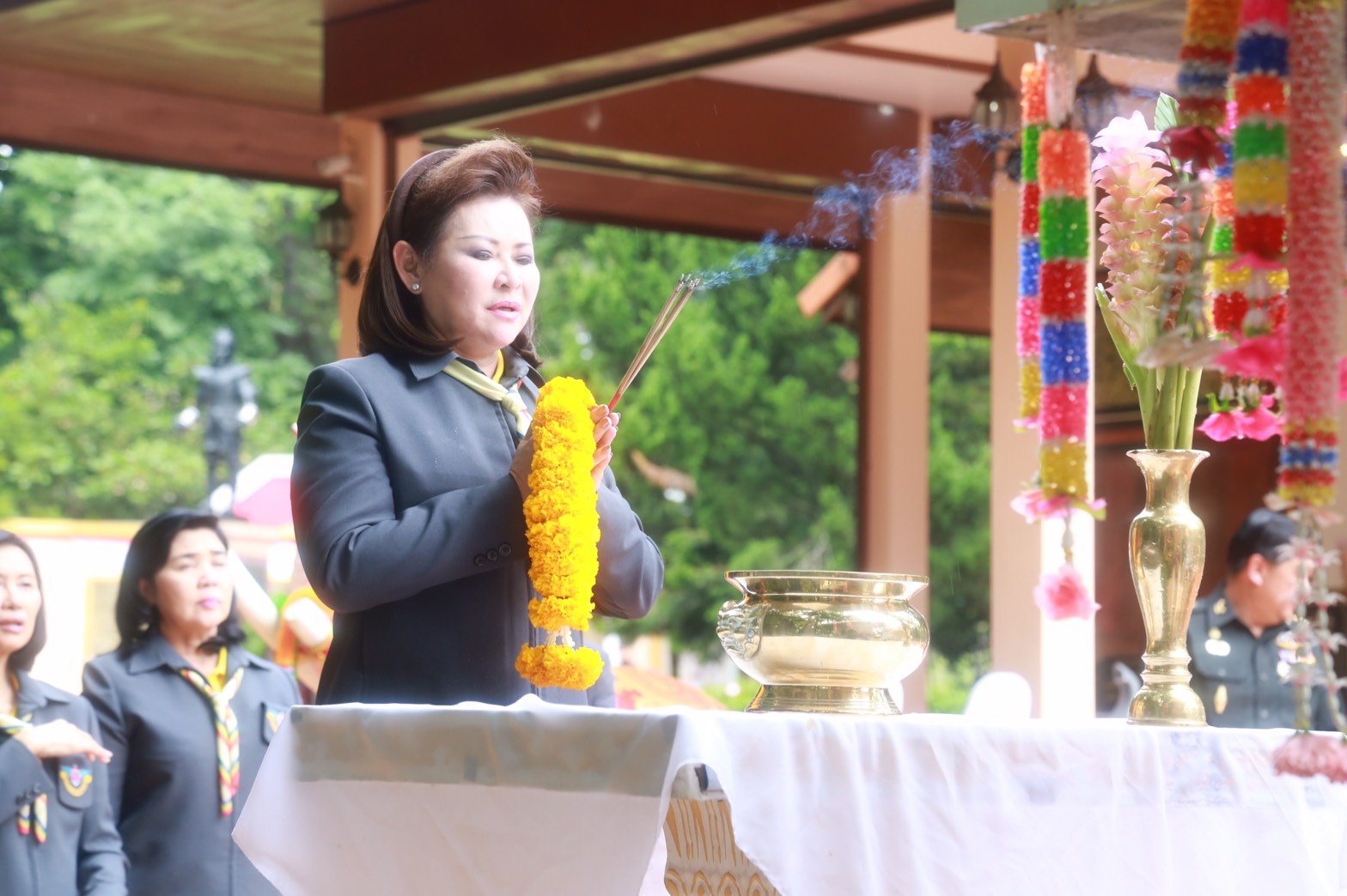 158 นายกสมาคมภริยาฯ นำคณะกรรมการสมาคมภริยาฯ สักการะศาลเจ้าพ่อข้อมือเหล็ก อ.ฝาง จ.เชียงใหม่