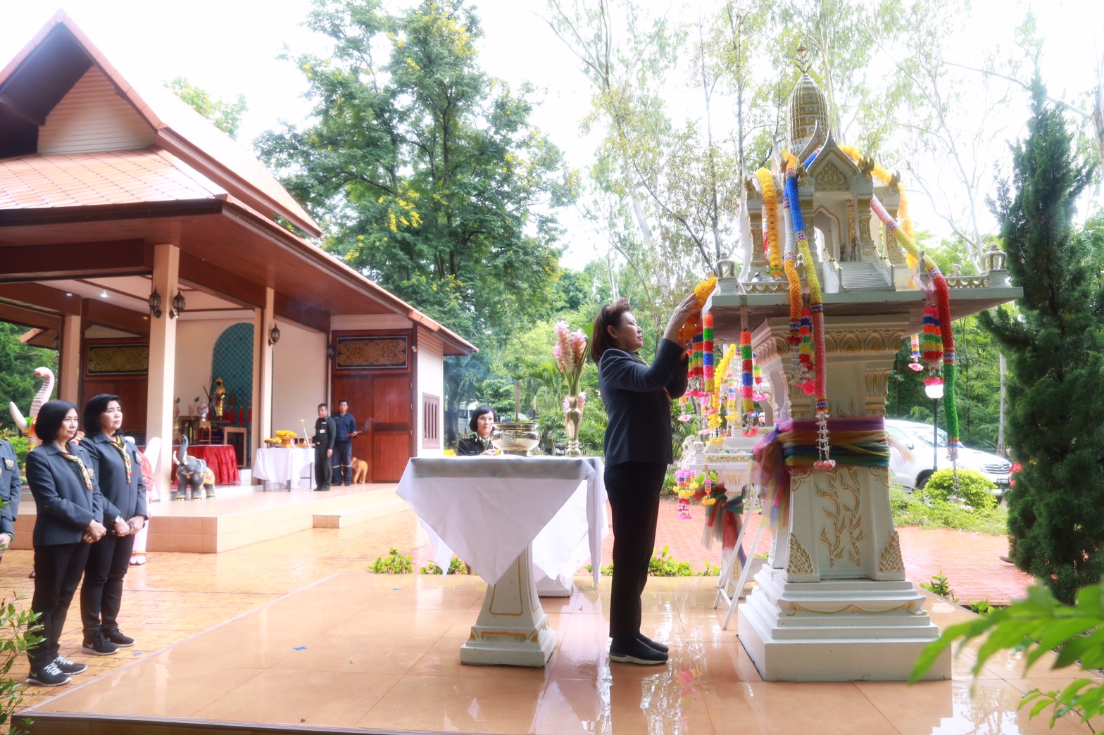 158 นายกสมาคมภริยาฯ นำคณะกรรมการสมาคมภริยาฯ สักการะศาลเจ้าพ่อข้อมือเหล็ก อ.ฝาง จ.เชียงใหม่