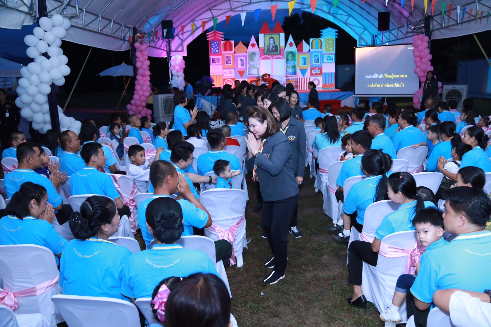 161 นายกสมาคมภริยาฯ นำคณะกรรมการสมาคมภริยาฯ พบปะครอบครัวกำลังพล ตามโครงการครอบครัวอบอุ่นใจ สายใยกำลังพล รักษ์สุขภาพดีมีความสุข ที่ศูนย์พัฒนาปิโตรเลียมภาคเหนือ