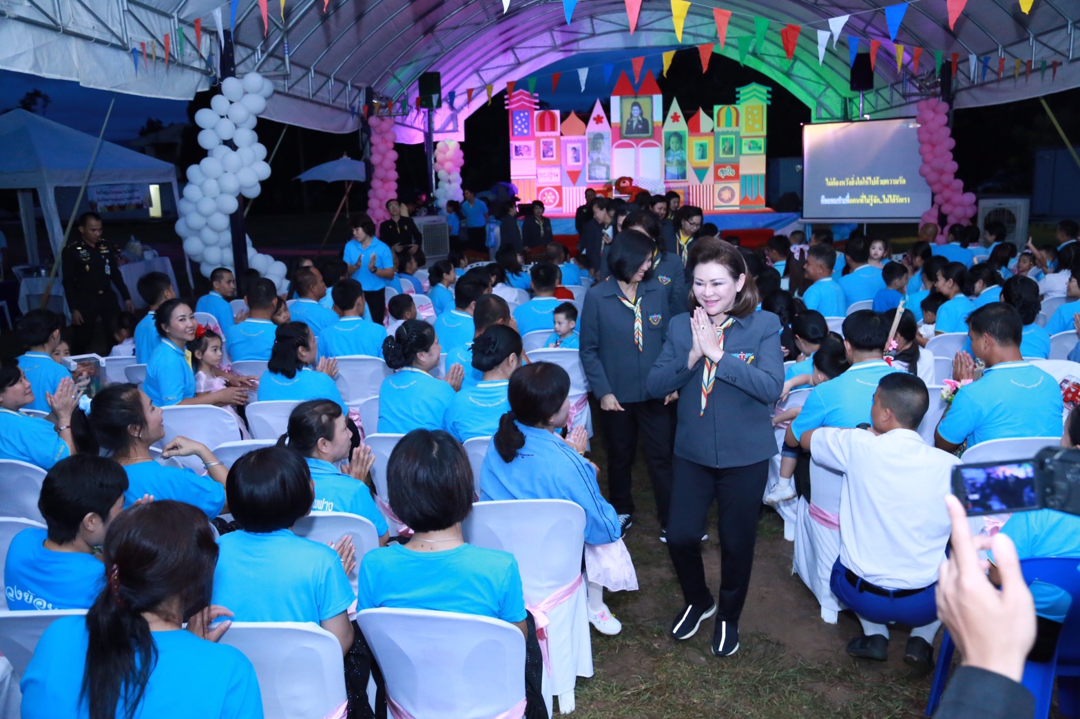 161 นายกสมาคมภริยาฯ นำคณะกรรมการสมาคมภริยาฯ พบปะครอบครัวกำลังพล ตามโครงการครอบครัวอบอุ่นใจ สายใยกำลังพล รักษ์สุขภาพดีมีความสุข ที่ศูนย์พัฒนาปิโตรเลียมภาคเหนือ