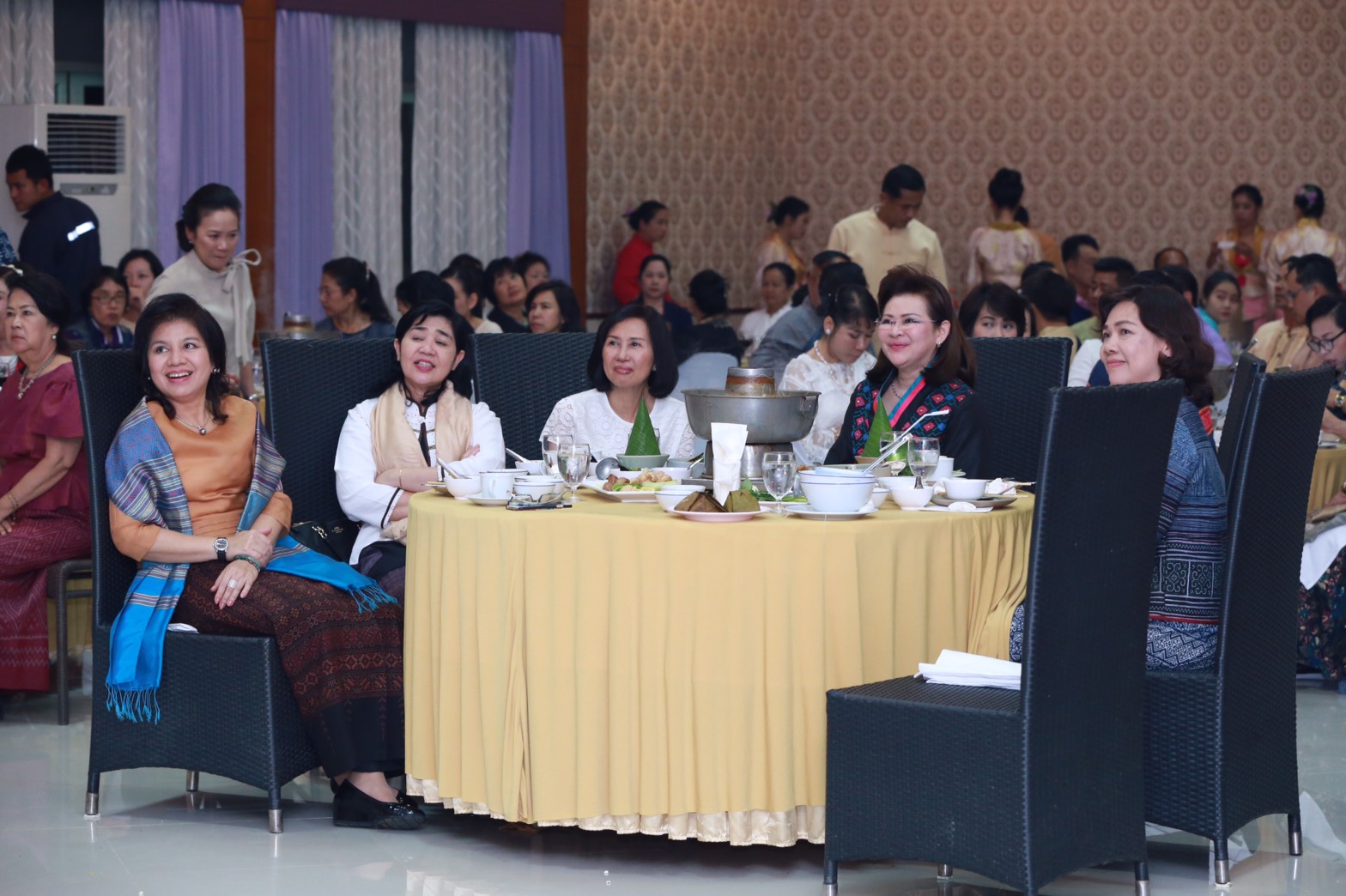 162 นายกสมาคมภริยาฯ นำคณะกรรมการสมาคมภริยาฯ ร่วมงานเลี้ยงในโอกาสเดินทางมาตรวจเยี่ยมโครงการ ๔+๑ ณ.อาคารบุญญะศิริ ศูนย์พัฒนาปิโตรเลียมภาคเหนือ