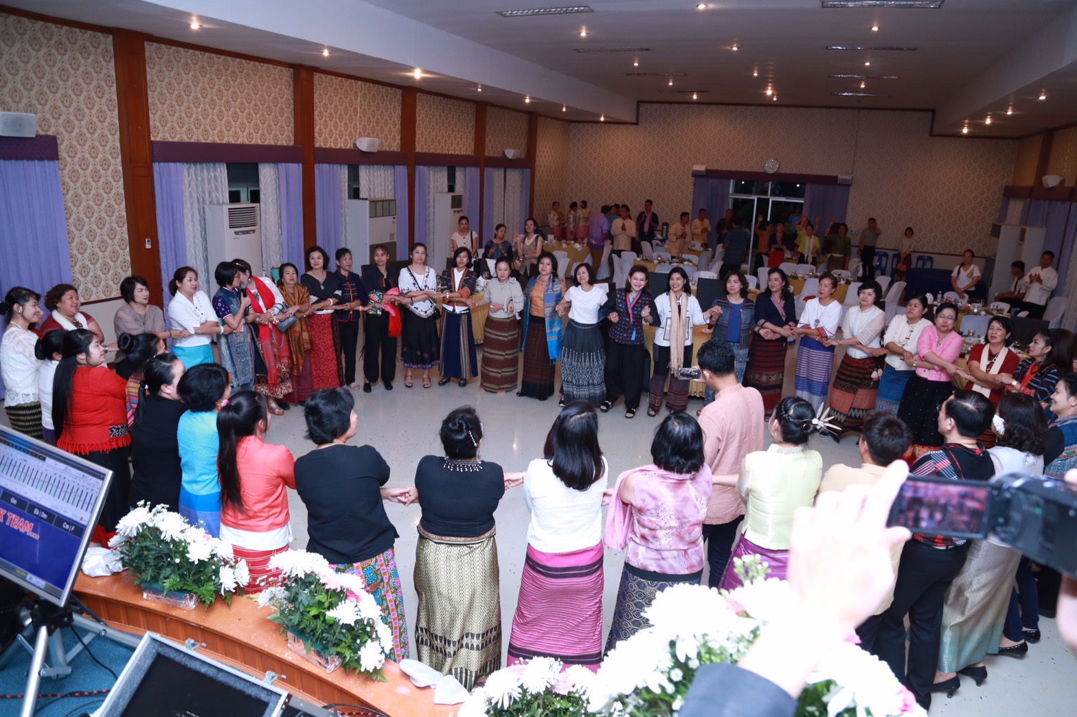 162 นายกสมาคมภริยาฯ นำคณะกรรมการสมาคมภริยาฯ ร่วมงานเลี้ยงในโอกาสเดินทางมาตรวจเยี่ยมโครงการ ๔+๑ ณ.อาคารบุญญะศิริ ศูนย์พัฒนาปิโตรเลียมภาคเหนือ