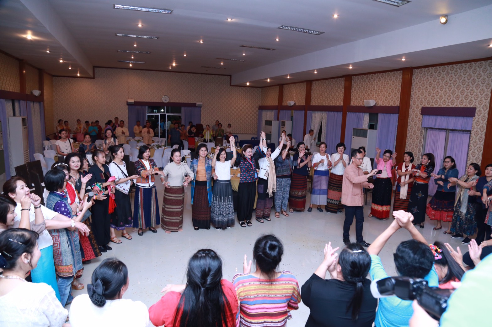 162 นายกสมาคมภริยาฯ นำคณะกรรมการสมาคมภริยาฯ ร่วมงานเลี้ยงในโอกาสเดินทางมาตรวจเยี่ยมโครงการ ๔+๑ ณ.อาคารบุญญะศิริ ศูนย์พัฒนาปิโตรเลียมภาคเหนือ