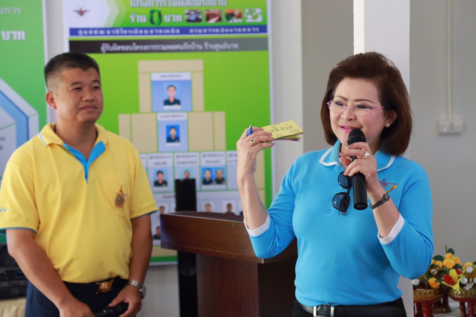 163 นายกสมาคมภริยาฯ นำคณะกรรมการสมาคมภริยาฯ ตรวจเยี่ยม "โครงการรวมพลคนรักบ้าน ร้านศูนย์บาท" ของศูนย์พัฒนาปิโตรเลียมภาคเหนือ