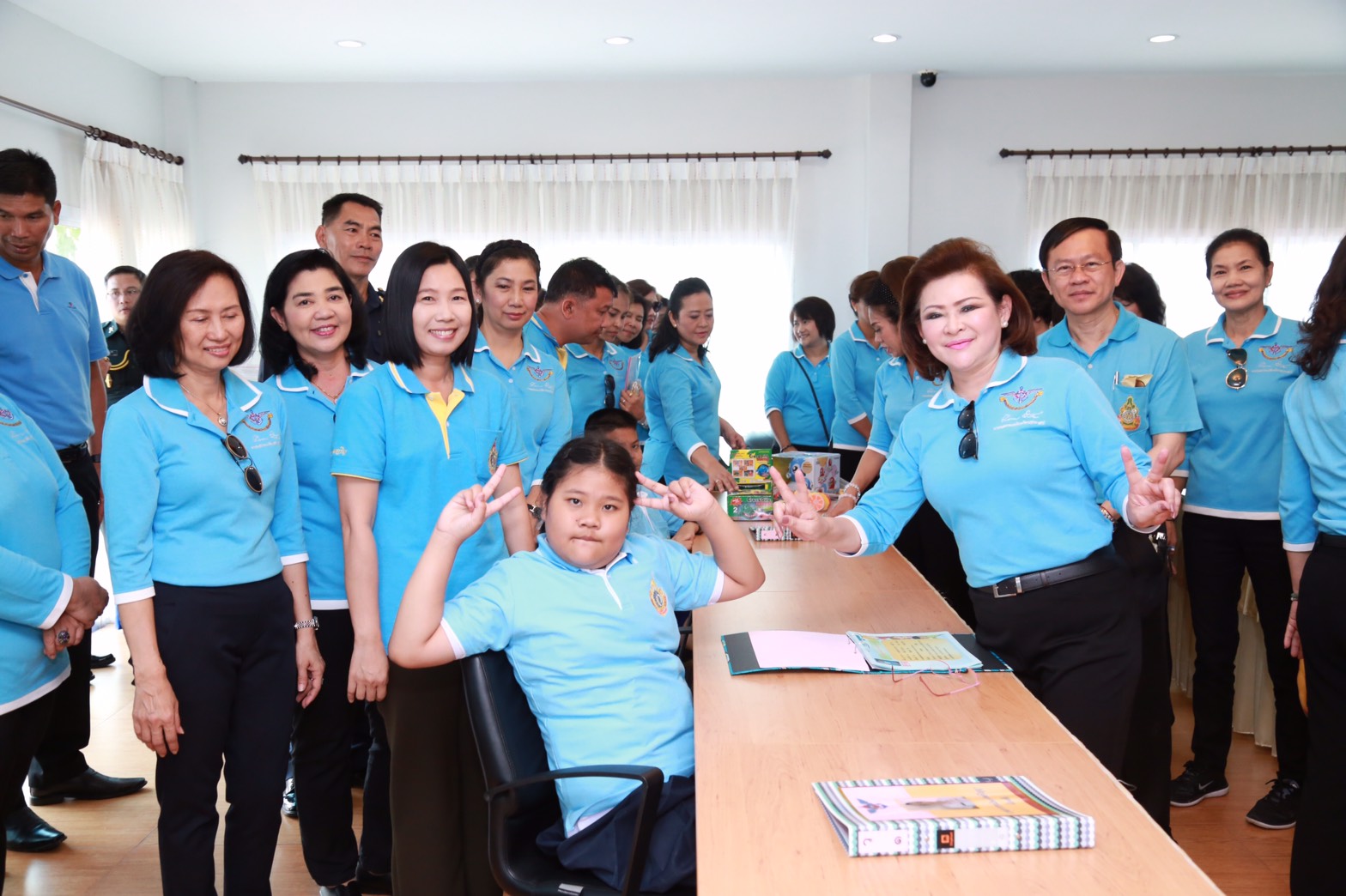 165 นายกสมาคมภริยาฯ นำคณะกรรมการสมาคมฯ เยี่ยมชมโครงการ "ศูนย์ส่งเสริมความรู้สู่อนาคต" และ โครงการ "สานรักสานฝันรางวัลแด่น้อง" ของศูนย์พัฒนาปิโตรเลียมภาคเหนือ