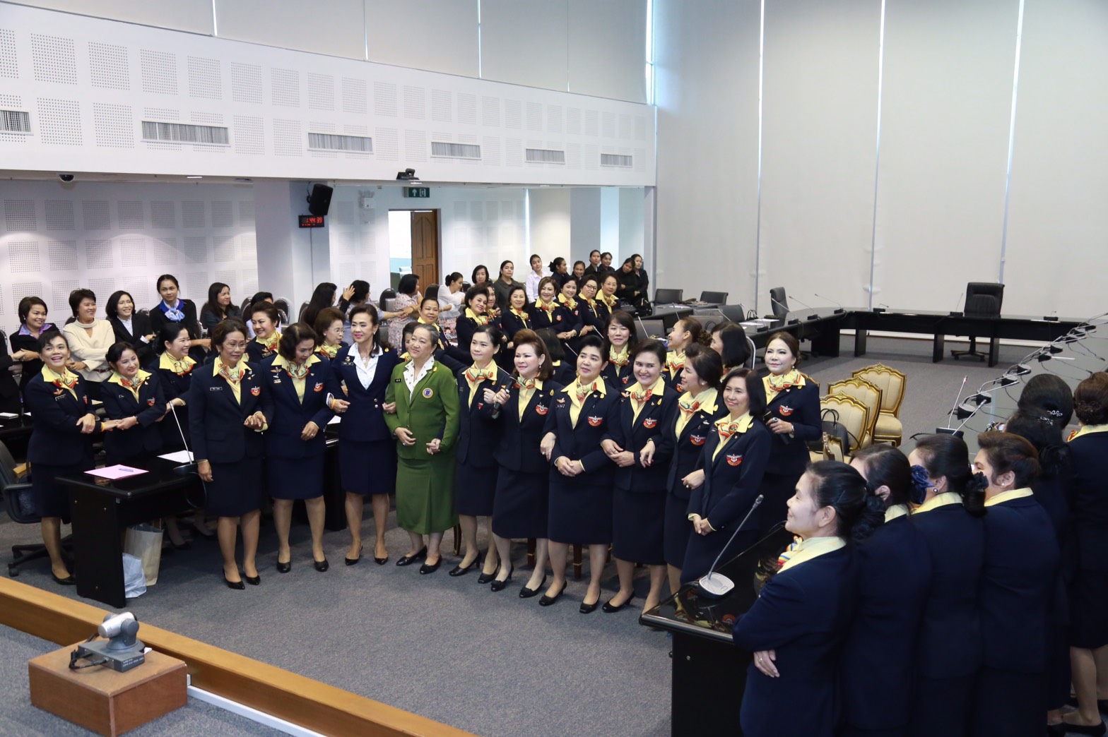 001 พิธีรับ-ส่งหน้าที่ นายกสมาคมภริยาฯ ณ.ห้องประชุมชั้น๖ อาคารสำนักงานปลัดกระทรวงกลาโหม(พื้นที่ศรีสมาน)