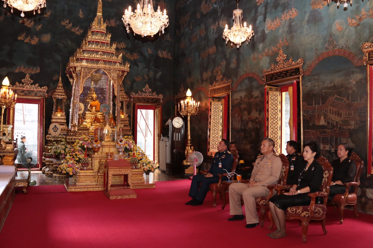 012 เมื่อ 24 พฤศจิกายน 2559 คุณอินทริยา หนูเทพ และคุณพรรณิภา ศรีสุข อุปนายกสมาคมภริยาฯ พร้อม...