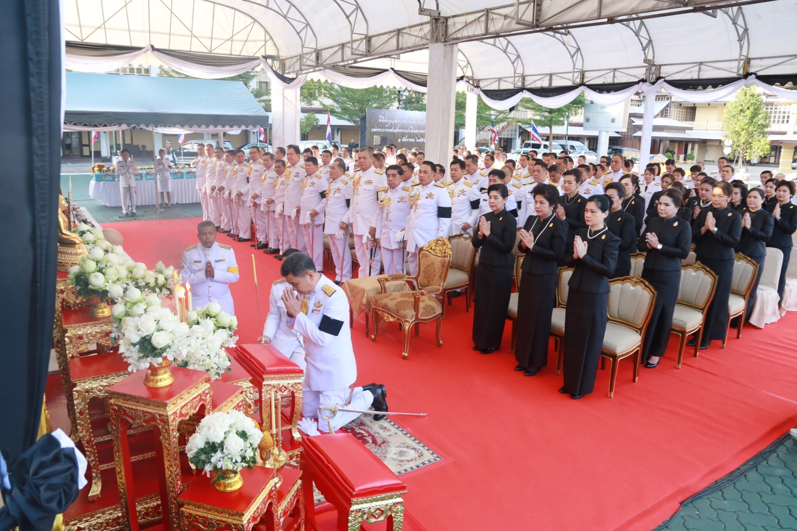 014 เมื่อ 1 ธันวาคม 2559 นายกสมาคมภริยาฯ พร้อมด้วยคณะกรรมการฯ ร่วมพิธีบำเพ็ญกุศลปัญญาสมวาร (50 วัน) และทำบุญตักบาตรเพื่อถวายเป็นพระราชกุศลแด่พระบาทสมเด็จพระปรมินทรมหาภูมิพลอดุลยเดช ณ ลานอเนกประสงค์ ในศาลาว่าการกลาโหม