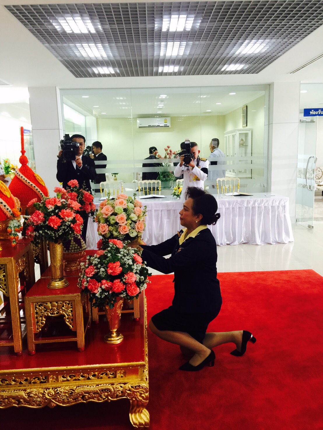 015 เมื่อวันที่ 7 ธันวาคม 2559 คุณศรีสุภางค์ พงษ์ศิริ ประธานฝ่ายวิชาการสมาคมภริยาฯ เป็นผู้แทน...