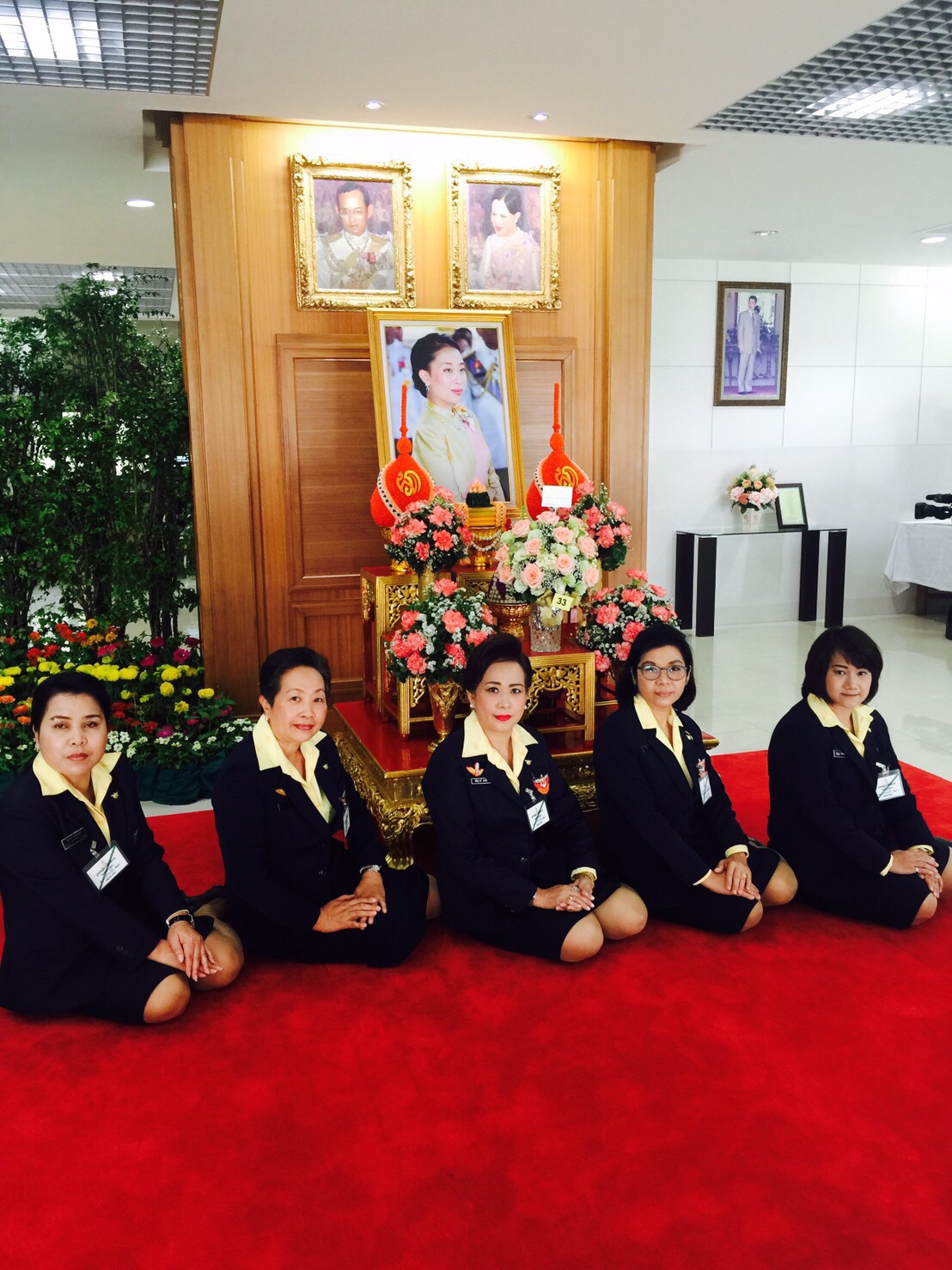 015 เมื่อวันที่ 7 ธันวาคม 2559 คุณศรีสุภางค์ พงษ์ศิริ ประธานฝ่ายวิชาการสมาคมภริยาฯ เป็นผู้แทนนายกสมาคมภริยาฯ พร้อมด้วยคณะกรรมการฯ ร่วมลงนามถวายพระพรและถวายแจกันดอกไม้ เนื่องในโอกาสวันคล้ายวันประสูติ พระเจ้าหลานเธอพระองค์เจ้าพัชรกิติยาภา ณ วังศุโขทัย