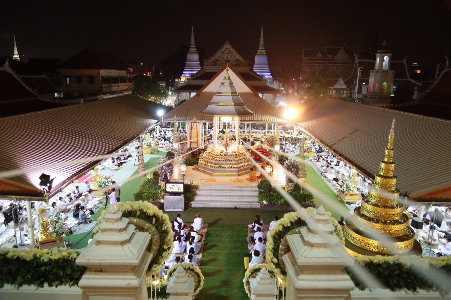 019 เมื่อวันที่ 31 ธันวาคม 2559 นายกสมาคมภริยาฯ พร้อมด้วยคณะกรรมการสมาคมฯ ร่วมกิจกรรมสวดมนต์ข้า...
