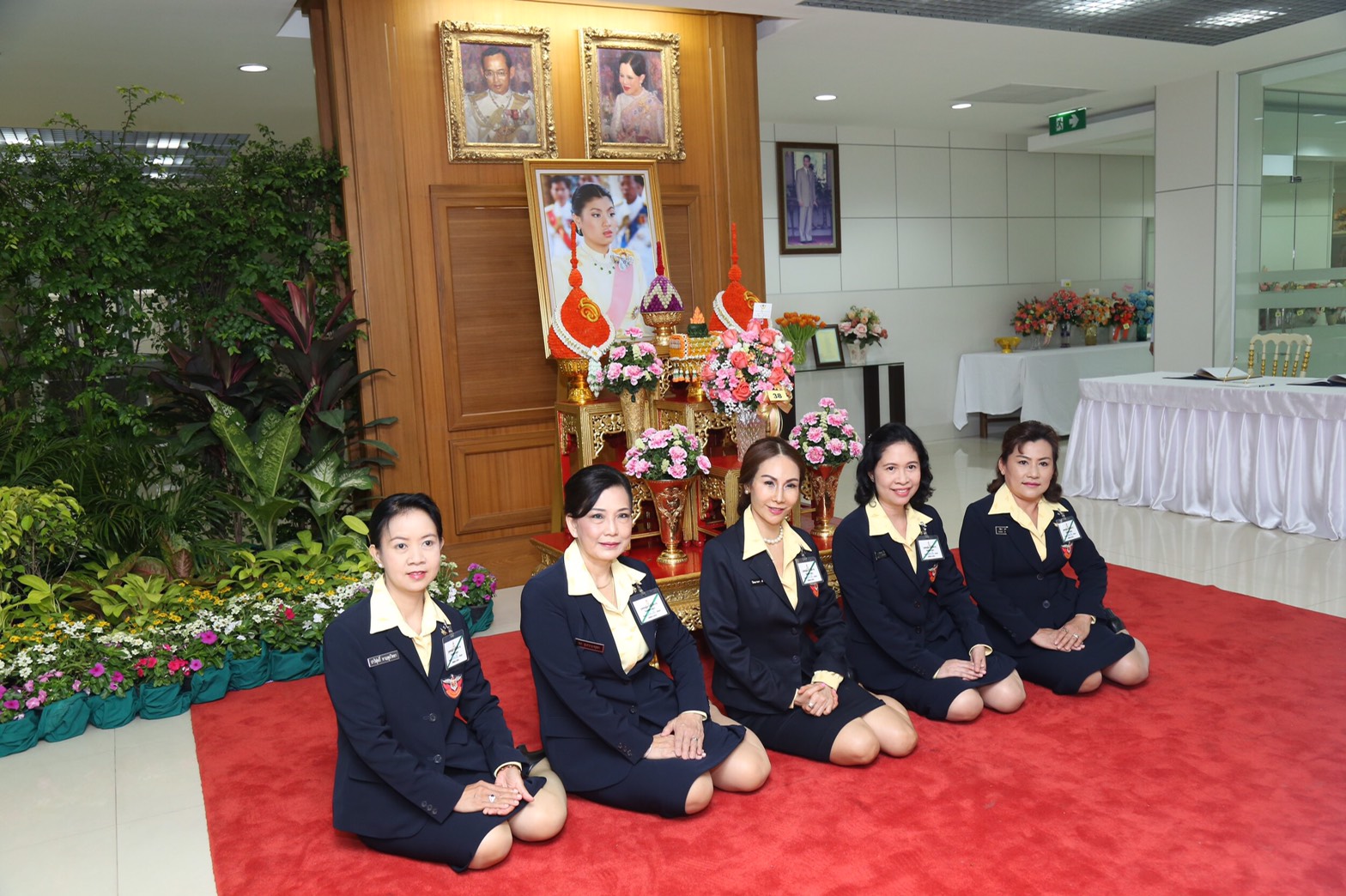 025 เมื่อวันที่ 8 มกราคม 2560 กรรมการสมาคมภริยาฯ เป็นผู้แทนนายกสมาคมภริยาฯ พร้อมด้วยคณะกรรมการสมาคมภริยาฯ ร่วมลงนามถวายพระพรและถวายแจกันดอกไม้ เนื่องในโอกาสวันคล้ายวันประสูติ พระเจ้าหลานเธอพระองค์เจ้าสิริวัณณวรีนารีรัตน์ ณ วังศุโขทัย