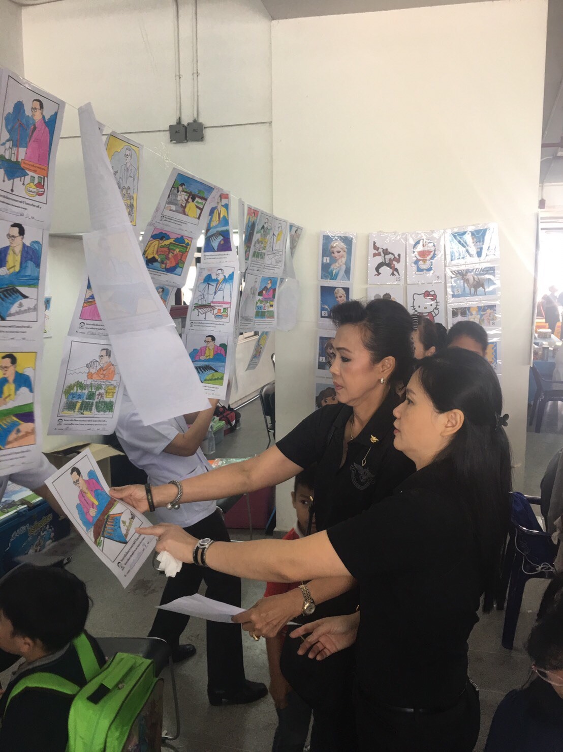 029 เมื่อวันที่ 14 มกราคม 2560 นายกสมาคมภริยาฯ พร้อมด้วยคณะกรรมการสมาคมฯ ร่วมกิจกรรมวันเด็กแห่งชาติ ของสำนักงานปลัดกระทรวงกลาโหม ประจำปี 2560 บริเวณบ้านพักอาศัยในพื้นที่ถนนศรีสมาน
