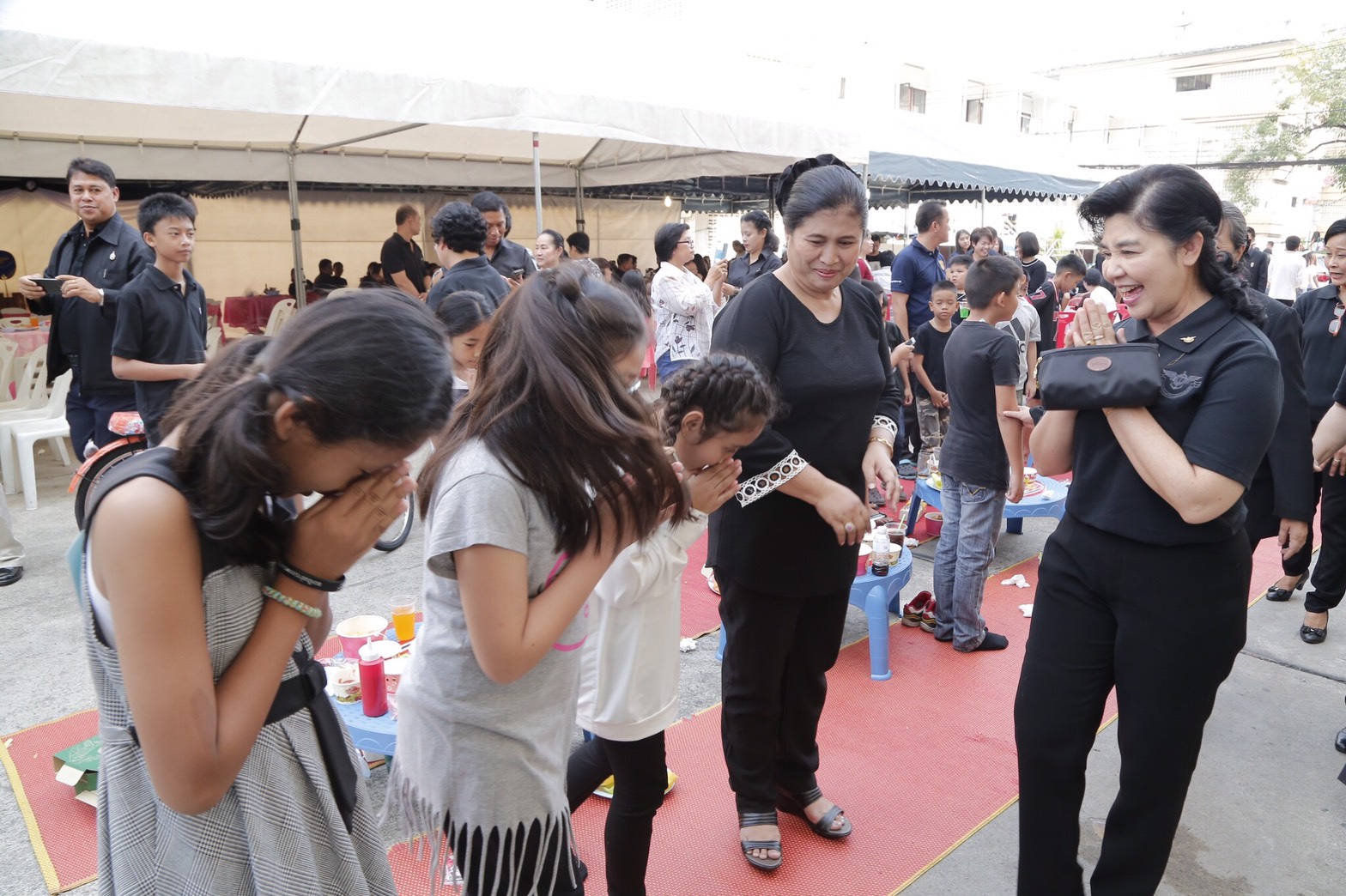 030 เมื่อวันที่ 14 มกราคม 2560 นายกสมาคมภริยาฯ พร้อมด้วยคณะกรรมการสมาคมฯ ร่วมกิจกรรมวันเด็กแห่งชา...