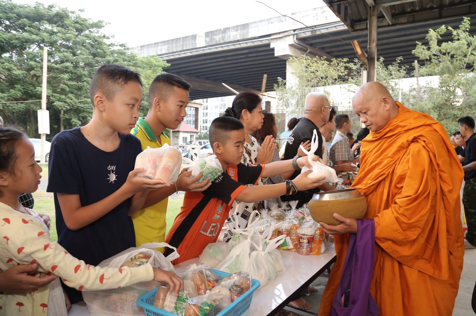 031 เมื่อวันที่ 14 มกราคม 2560 อุปนายกสมาคมภริยาฯ เป็นผู้แทน นายกสมาคมภริยาฯ พร้อมด้วยคณะกรรมการสมาคมฯ ร่วมกิจกรรมวันเด็กแห่งชาติของสำนักงานปลัดกระทรวงกลาโหม ประจำปี 2560 บริเวณบ้านพักอาศัยในพื้นที่แขวงบางจาก