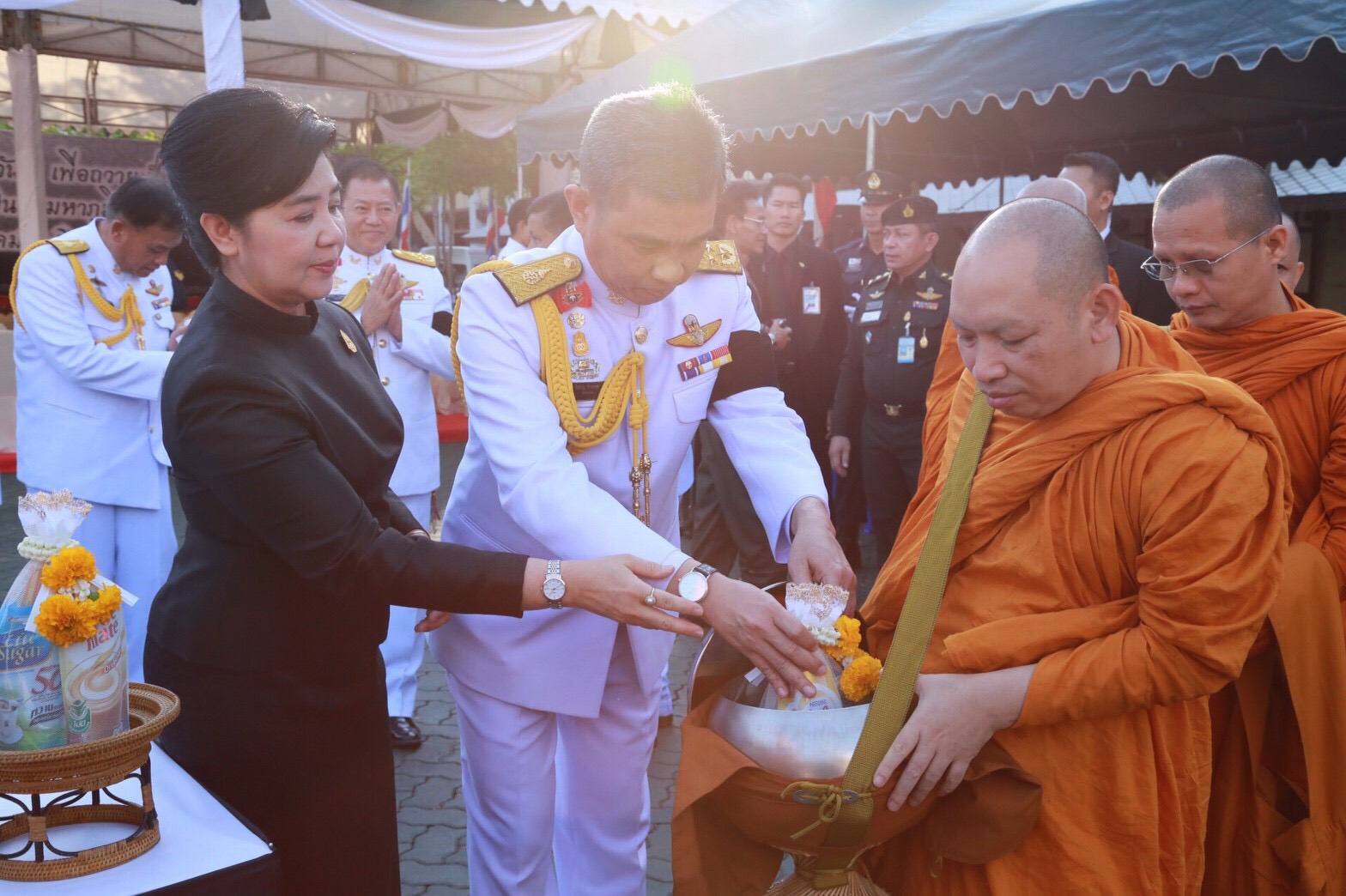 033 เมื่อวันที่ 20 มกราคม 2560 นายกสมาคมภริยาฯ พร้อมด้วยคณะกรรมการสมาคมฯภริยา ร่วมพิธีบำเพ็ญกุศลสตมวาร(100 วัน) เพื่อถวายเป็นพระราชกุศลแด่พระบาทสมเด็จพระปรมินทรมหาภูมิพลอดุลยเดช ณ ลานอเนกประสงค์ ในศาลาว่าการกลาโหม