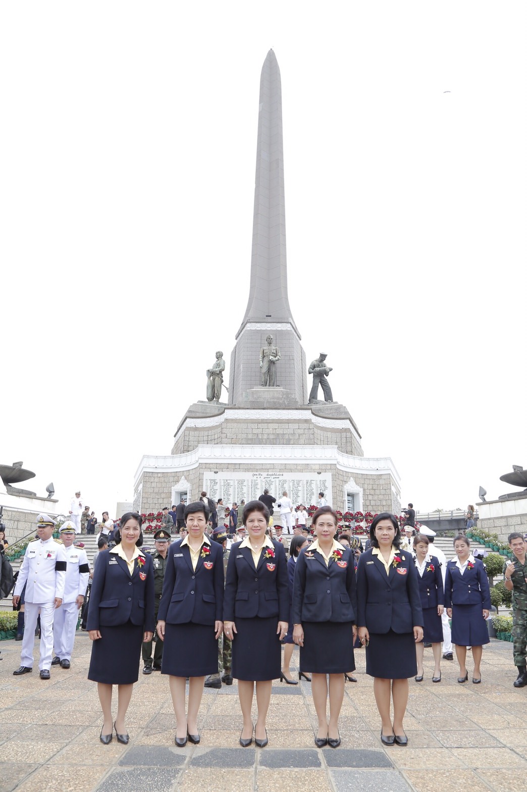 035 เมื่อวันที่ 3 กุมภาพันธ์ 2560 พล.ต.หญิงภรณี ชเยมะ อุปนายกสมาคมภริยาฯ เป็นผู้แทนนายกสมาคมภริยาฯ พร้อมด้วยคณะกรรมการสมาคมฯ ร่วมพิธีวางพวงมาลา เนื่องในวันทหารผ่านศึก ประจำปี 2560 ณ อนุสาวรีย์ชัยสมรภูมิ