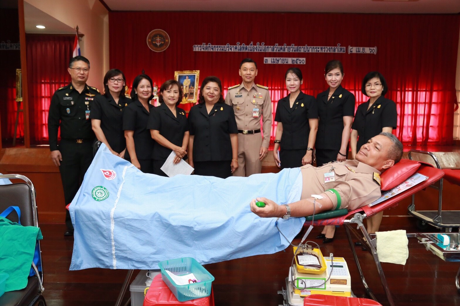 053 เมื่อวันที่ 3 เมษายน 2560 ประธานกรรมการฝ่ายสวัสดิการสมาคมภริยาฯ เป็นผู้แทนนายกสมาคมภริยาฯ พร...