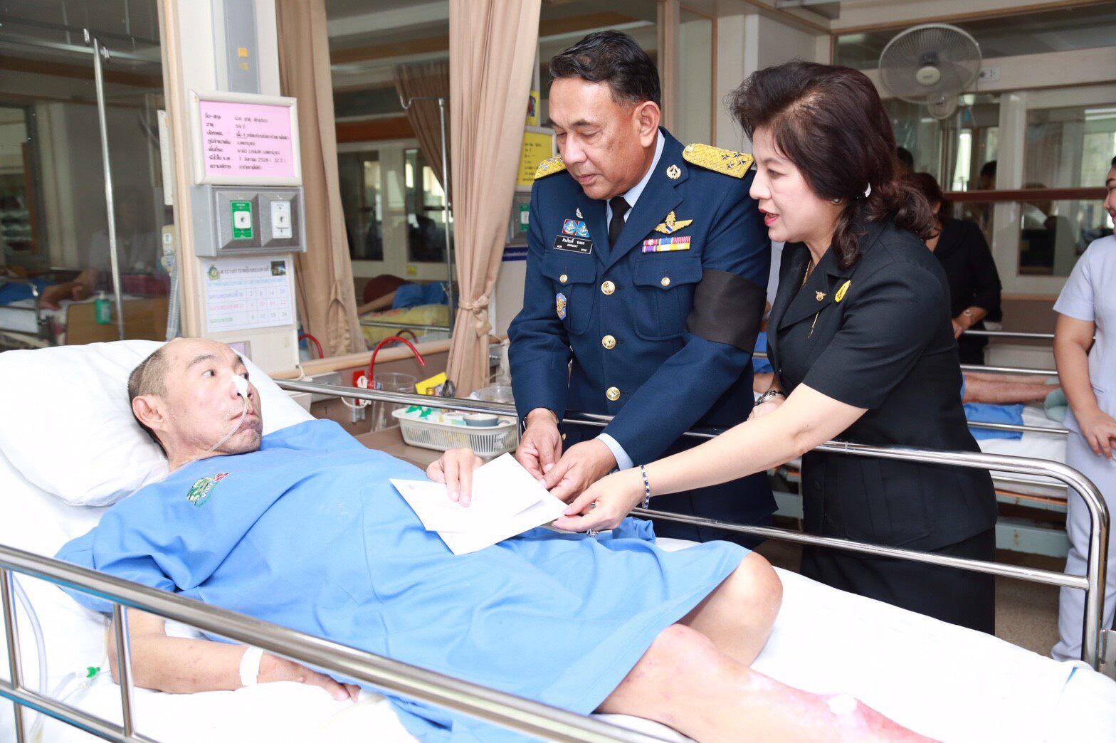 056 เมื่อวันที่ 7 เมษายน 2560 พล.ต.หญิงภรณี ชะเยมะ อุปนายกสมาคมภริยาฯ เป็นผู้แทนนายกสมาคมภริยาฯ พร้อมด้วยคณะกรรมการฯ ได้ร่วมเยี่ยมเยียนทหาร ซึ่งได้รับบาดเจ็บจากการปฏิบัติหน้าที่ เนื่องในโอกาสวันคล้ายวันสถาปนากระทรวงกลาโหม ประจำปี 2560 ครบรอบ 130 ปี ณ รพ.ทหารผ่านศึก ถ.วิภาวดี กรุงเทพฯ