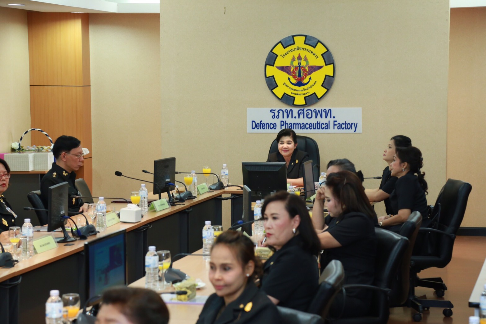 058 เมื่อวันที่ 28 เมษายน 2560 นายกสมาคมภริยาฯ พร้อมด้วยคณะกรรมการสมาคมฯ เดินทางไปตรวจเยี่ยมและติดตามการดำเนินงาน โครงการฯ ในพื้นที่พักอาศัยแขวงบางจาก โรงงานเภสัชกรรมทหาร ศูนย์การอุตสาหกรรมป้องกันประเทศและพลังงานทหาร พื้นที่พักอาศัยแจ้งวัฒนะ และพื้นที่พักอาศัยศรีสมาน