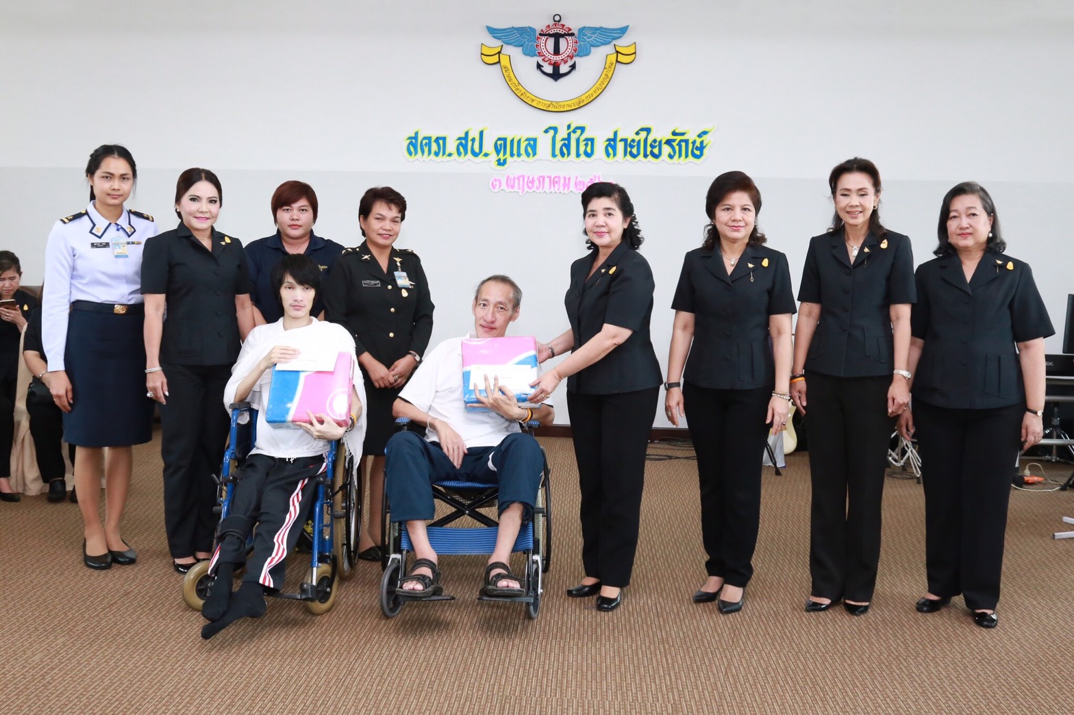 059 เมื่อวันที่ 3 พฤษภาคม 2560 นายกสมาคมภริยาฯ เป็นประธานในการจัดกิจกรรม "สคภ.สป. ดูแล ใส่ใจ สายใยรักษ์" ณ ห้องประชาชื่น ชั้น ๖ สำนักงานสนับสนุนสำนักงานปลัดกระทรวงกลาโหม (ประชาชื่น )โดยมี คณะกรรมการสมาคมฯ คณะแพทย์ พยาบาล จากสำนักงานแพทย์ สำนักงานสนับสนุนสำนักงานปลัดกระทรวงกลาโหม ครอบครัวของข้าราชการที่เข้าร่วมโครงการ ฯ และเจ้าหน้าที่ประสานงานโครงการ ฯ เข้าร่วมกิจกรรมดังกล่าว