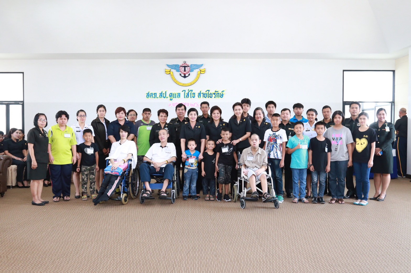 059 เมื่อวันที่ 3 พฤษภาคม 2560 นายกสมาคมภริยาฯ เป็นประธานในการจัดกิจกรรม "สคภ.สป. ดูแล ใส่ใจ สายใยรักษ์" ณ ห้องประชาชื่น ชั้น ๖ สำนักงานสนับสนุนสำนักงานปลัดกระทรวงกลาโหม (ประชาชื่น )โดยมี คณะกรรมการสมาคมฯ คณะแพทย์ พยาบาล จากสำนักงานแพทย์ สำนักงานสนับสนุนสำนักงานปลัดกระทรวงกลาโหม ครอบครัวของข้าราชการที่เข้าร่วมโครงการ ฯ และเจ้าหน้าที่ประสานงานโครงการ ฯ เข้าร่วมกิจกรรมดังกล่าว