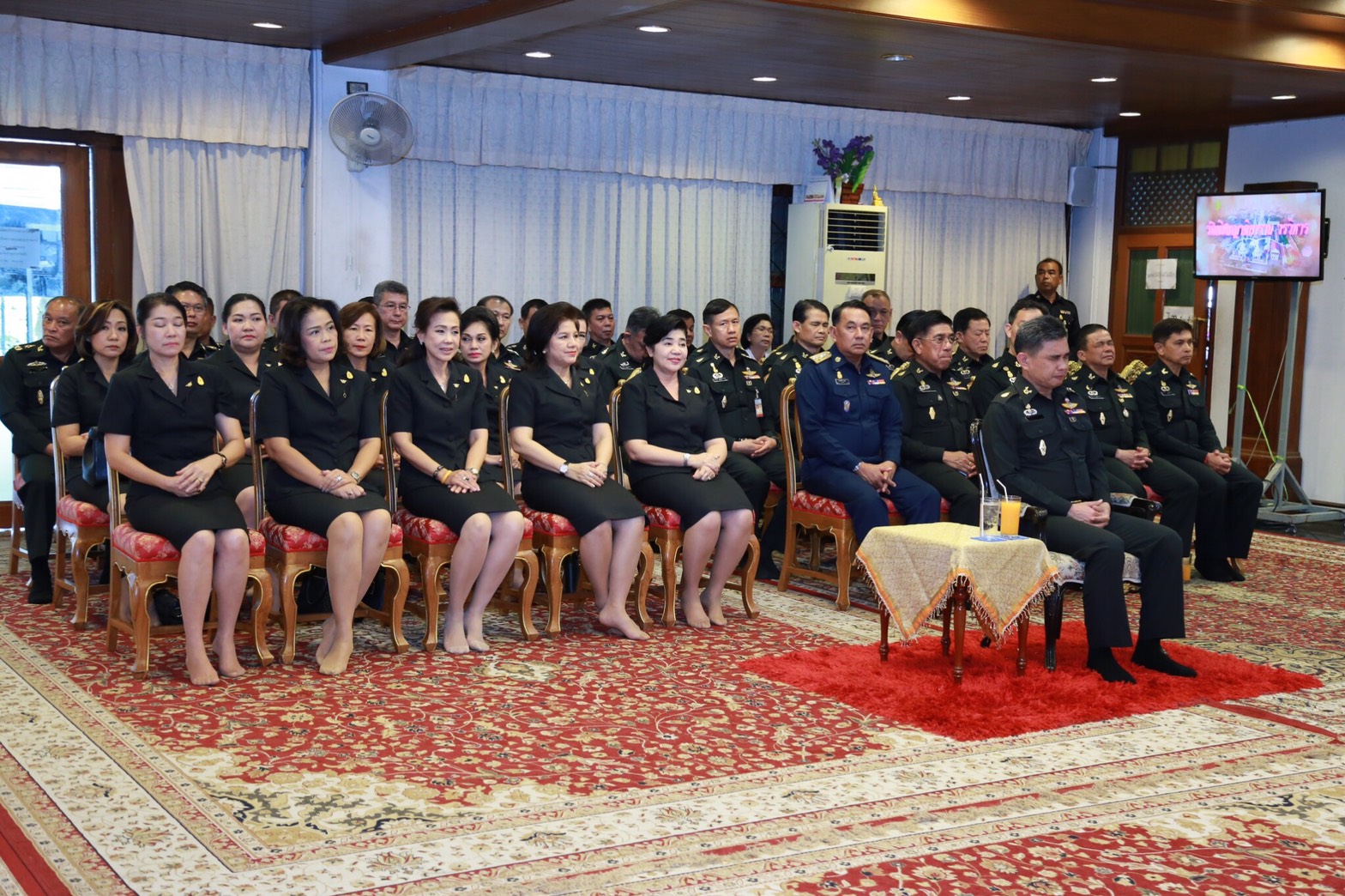 061 เมื่อวันที่ 9 พฤษภาคม นายกสมาคมภริยาฯ พร้อมด้วยคณะกรรมการฯ ร่วมกิจกรรมส่งเสริมคุณธรรม จริยธรรม เนื่องในเทศกาลวิสาขบูชา ประจำปี ๒๕๖๐ เพื่อถวายเป็นพุทธบูชา และถวายเป็นพระราชกุศลแด่พระบาทสมเด็จพระปรมินทรมหาภูมิพลอดุลยเดช ณ วัดพิชยญาติการามวรวิหาร เขตคลองสาน กรุงเทพฯ