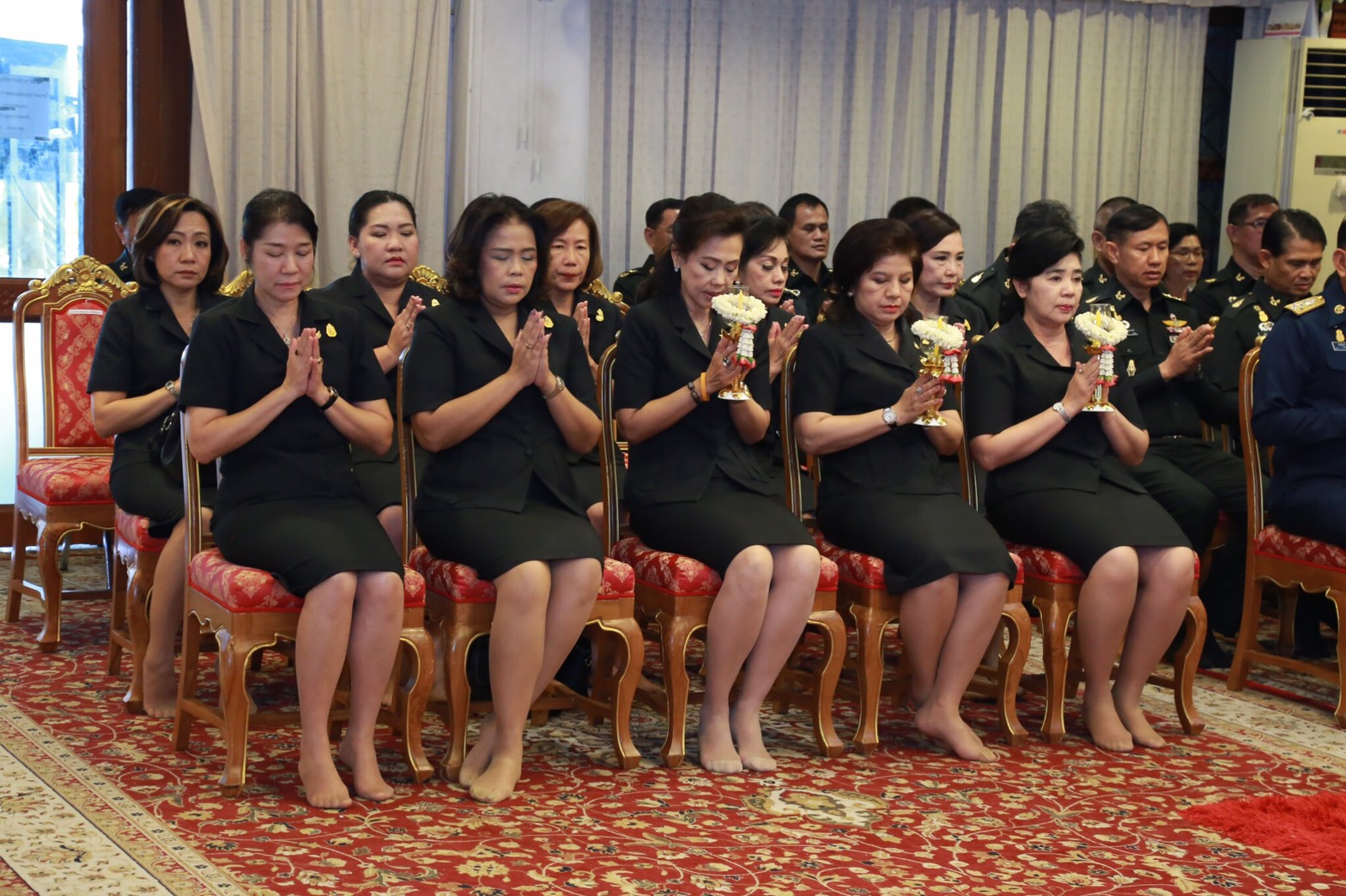 061 เมื่อวันที่ 9 พฤษภาคม นายกสมาคมภริยาฯ พร้อมด้วยคณะกรรมการฯ ร่วมกิจกรรมส่งเสริมคุณธรรม จริยธรรม เนื่องในเทศกาลวิสาขบูชา ประจำปี ๒๕๖๐ เพื่อถวายเป็นพุทธบูชา และถวายเป็นพระราชกุศลแด่พระบาทสมเด็จพระปรมินทรมหาภูมิพลอดุลยเดช ณ วัดพิชยญาติการามวรวิหาร เขตคลองสาน กรุงเทพฯ