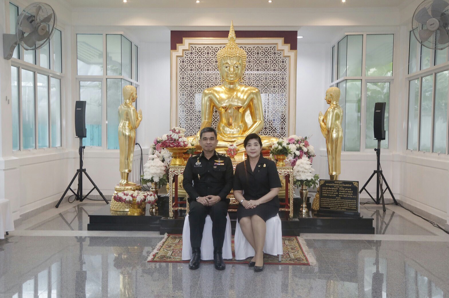 064 เมื่อวันที่ 30 พฤษภาคม 2560 คุณวิภาพร ช้างมงคล นายกสมาคมภริยาฯ พร้อมด้วย ผศ.ดร วรรณวิภา ติตถะสิริ คุณอินทริยา หนูเทพ คุณพรรณิภา ศรีสุข และคุณณัฏฐ์ชยธร ธัญญสิริ เข้าร่วมพิธีสมโภช พระพุทธไตรเสนากลาโหมพิทักษ์ ณ หอพระสำนักงานปลัดกระทรวงกลาโหม และพิธีวางศิลาฤกษ์อาคารที่พักอาศัย ของสำนักงานปลัดกระทรวงกลาโหม พื้นที่ศรีสมาน โดยมี ปลัดกระทรวงกลาโหมเป็นประธานในพิธี