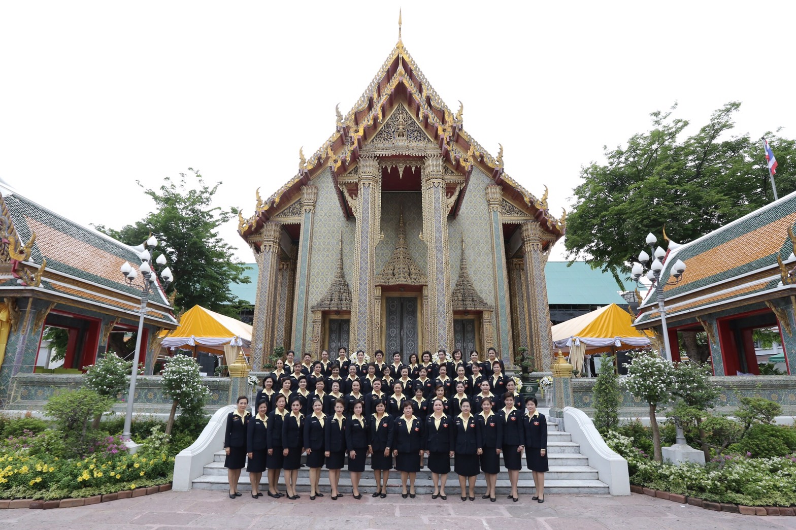 065 เมื่อวันที่ 6 มิถุนายน 2560 นายกสมาคมภริยาฯ นำคณะกรรมการสมาคมฯ เข้าเฝ้าถวายสักการะสมเด็จพระอริยวงศาคตญาณ สมเด็จพระสังฆราช สกลมหาสังฆปริณายก พร้อมทั้งถวายปัจจัยเพื่อสมทบทุนการจัดหาเครื่องมือแพทย์สำหรับใช้ในโรงพยาบาล ณ วัดราชบพิธสถิตมหาสีมารามราชวรวิหาร เขตพระนคร กรุงเทพฯ