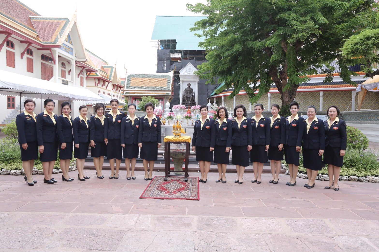 065 เมื่อวันที่ 6 มิถุนายน 2560 นายกสมาคมภริยาฯ นำคณะกรรมการสมาคมฯ เข้าเฝ้าถวายสักการะสมเด็จพระอริยวงศาคตญาณ สมเด็จพระสังฆราช สกลมหาสังฆปริณายก พร้อมทั้งถวายปัจจัยเพื่อสมทบทุนการจัดหาเครื่องมือแพทย์สำหรับใช้ในโรงพยาบาล ณ วัดราชบพิธสถิตมหาสีมารามราชวรวิหาร เขตพระนคร กรุงเทพฯ