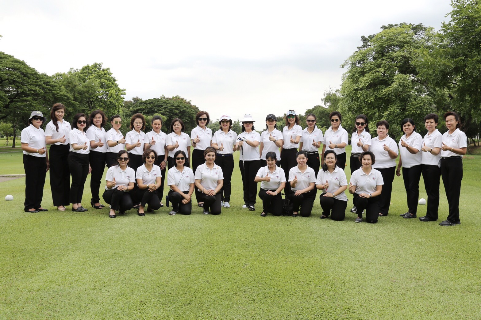 067 เมื่อวันที่ 27 มิถุนายน 2560 นายกสมาคมภริยาฯ พร้อมด้วยคณะกรรมการฯ ร่วมจัดกิจกรรมการแข่งขันกอล์ฟการกุศล สคภ.สป. ณ ศูนย์พัฒนากีฬากองทัพบก รามอินทรา กรุงเทพฯ