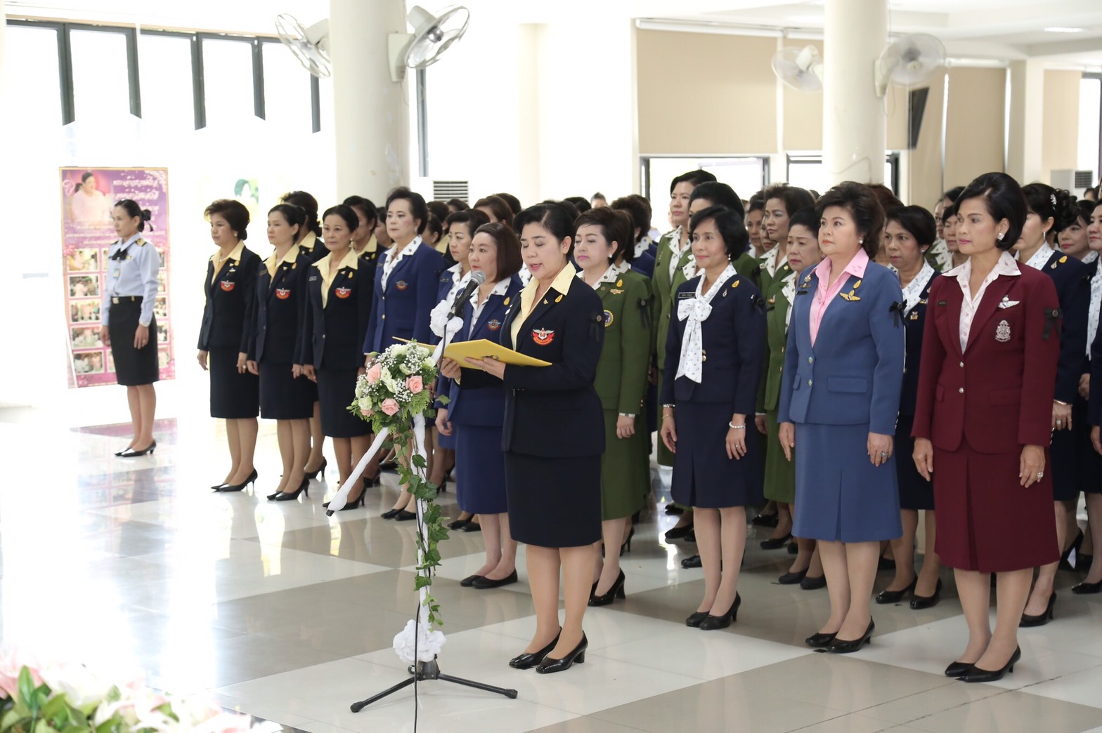 069 เมื่อวันที่ 28 มิถุนายน 2560 นายกสมาคมภริยาฯ พร้อมด้วยคณะกรรมการฯ ร่วมกับสมาคมแม่บ้านทหาร-ตำรวจ จัดกิจกรรมเฉลิมพระเกียรติสมเด็จพระเจ้าลูกเธอเจ้าฟ้าจุฬาภรณวลัยลักษณ์ อัครราชกุมารี เนื่องในโอกาสทรงเจริญพระชนมายุครบ 5 รอบ ในวันที่ 4 กรกฎาคม 2560ณ อาคารเฉลิมพระเกียรติ ๗ รอบพระชนมพรรษา สถานสงเคราะห์เด็กหญิงบ้านราชวิถี กรุงเทพฯ