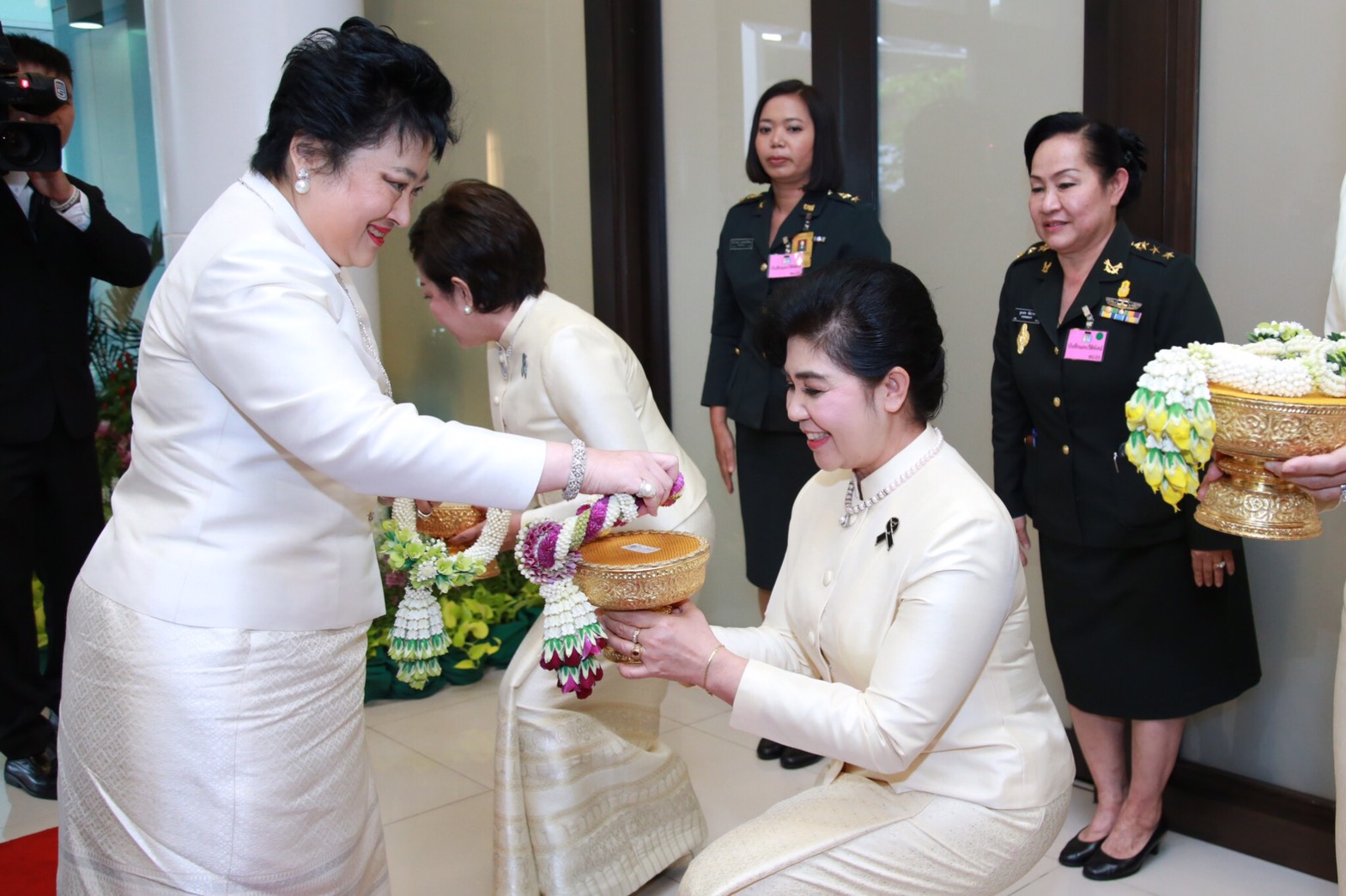 080 เมื่อวันที่ 16 กรกฎาคม 2560 นายกสมาคมภริยาฯ พร้อมด้วยคณะกรรมการฯ ร่วมกับสมาคมแม่บ้าน 6 ส...