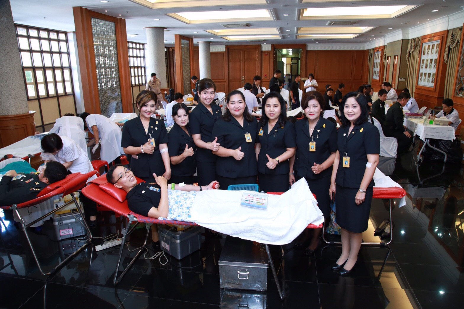 086 เมื่อวันที่ 2 สิงหาคม 2560 คุณสุปราณี กสิวุฒิ เป็นผู้แทนนายกสมาคมภริยาฯ พร้อมด้วยคณะกรรมการสมาคมฯ ร่วมกิจกรรมบริจาคโลหิต เพื่อถวายเป็นพระราชกุศล เนื่องในวันเฉลิมพระชนมพรรษา สมเด็จพระนางเจ้าสิริกิติ์ พระบรมราชินีนาถ ในรัชกาลที่ ๙ และ สมเด็จพระเจ้าอยู่หัวมหาวชิราลงกรณ บดินทรเทพยวรางกูร ประจำปี ๒๕๖๐ ณ บริเวณห้องโถงหน้าห้องยุทธนาธิการ ในศาลาว่าการกลาโหม กรุงเทพฯ