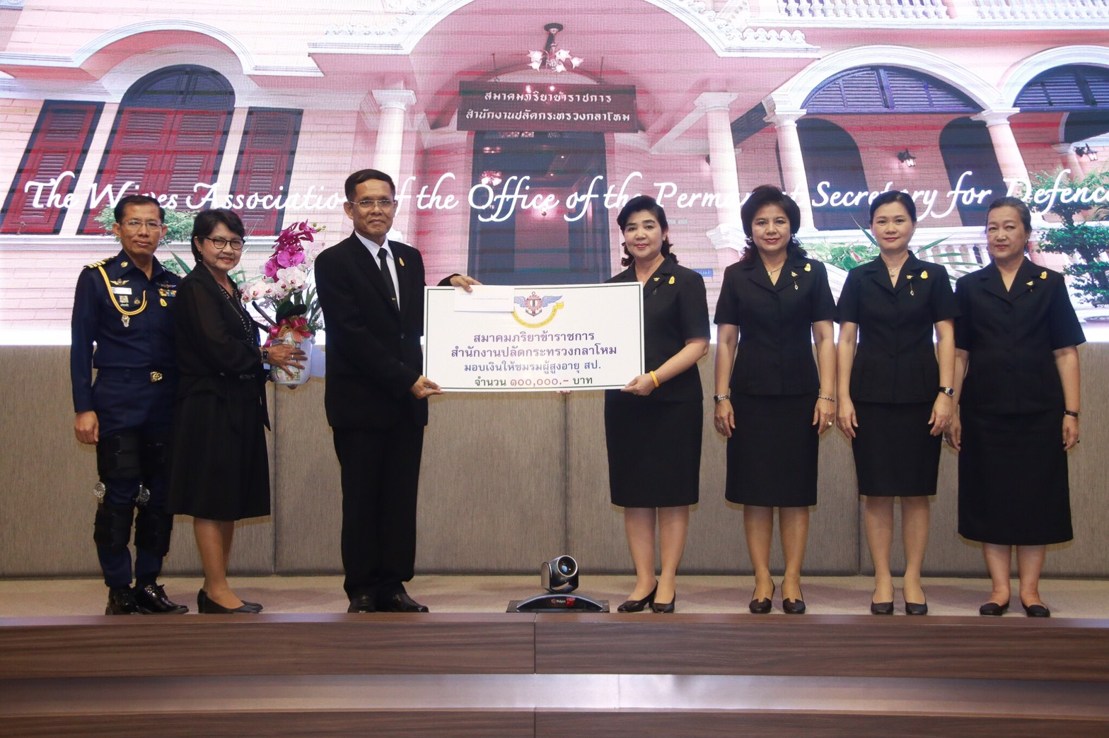 103 เมื่อวันที่ 27 กันยายน 2560 นายกสมาคมภริยาฯ เป็นประธานการประชุมคณะกรรมการสมาคมภริยาฯ ครั้งที่ 4/2560 ณ ห้องประชุม ชั้น 6 อาคารสำนักงานปลัดกระทรวงกลาโหม (พื้นที่ศรีสมาน)