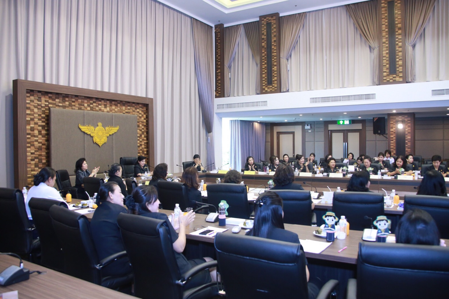 103 เมื่อวันที่ 27 กันยายน 2560 นายกสมาคมภริยาฯ เป็นประธานการประชุมคณะกรรมการสมาคมภริยาฯ ครั้งที่ 4/2560 ณ ห้องประชุม ชั้น 6 อาคารสำนักงานปลัดกระทรวงกลาโหม (พื้นที่ศรีสมาน)