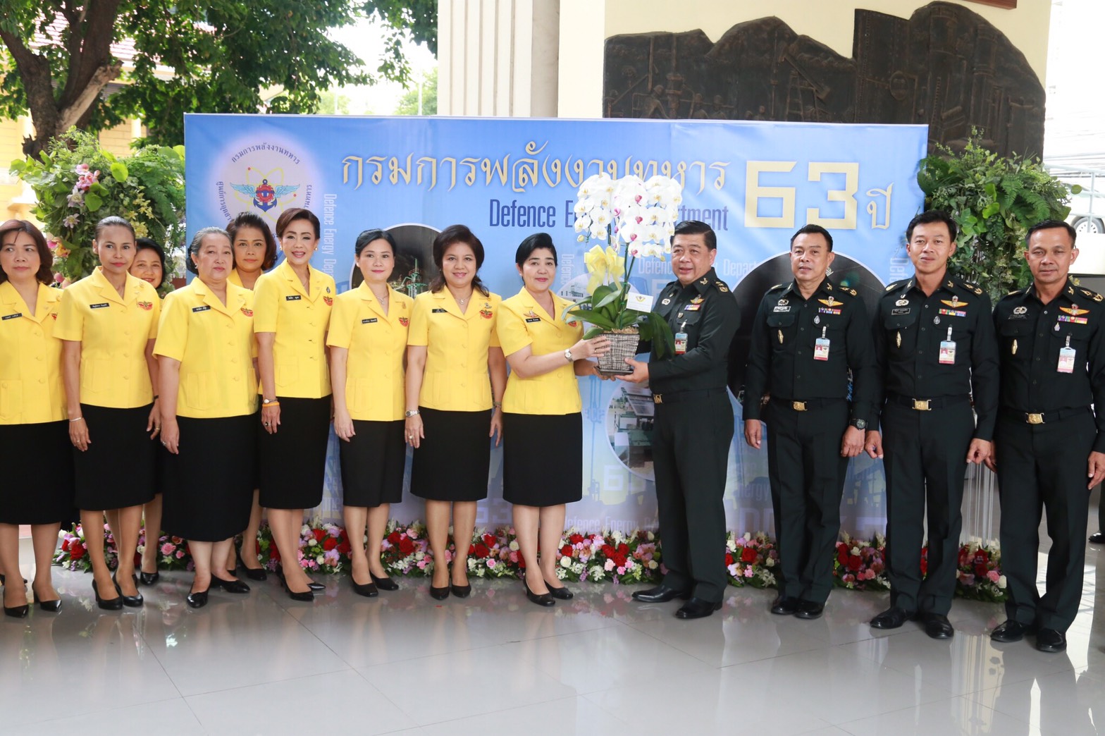 004 เมื่อ 7 ตุลาคม 2559 นายกสมาคมภริยาฯ พร้อมคณะกรรมการสมาคมฯ ร่วมงานวันคล้ายวันสถาปนา กรมการพลั...
