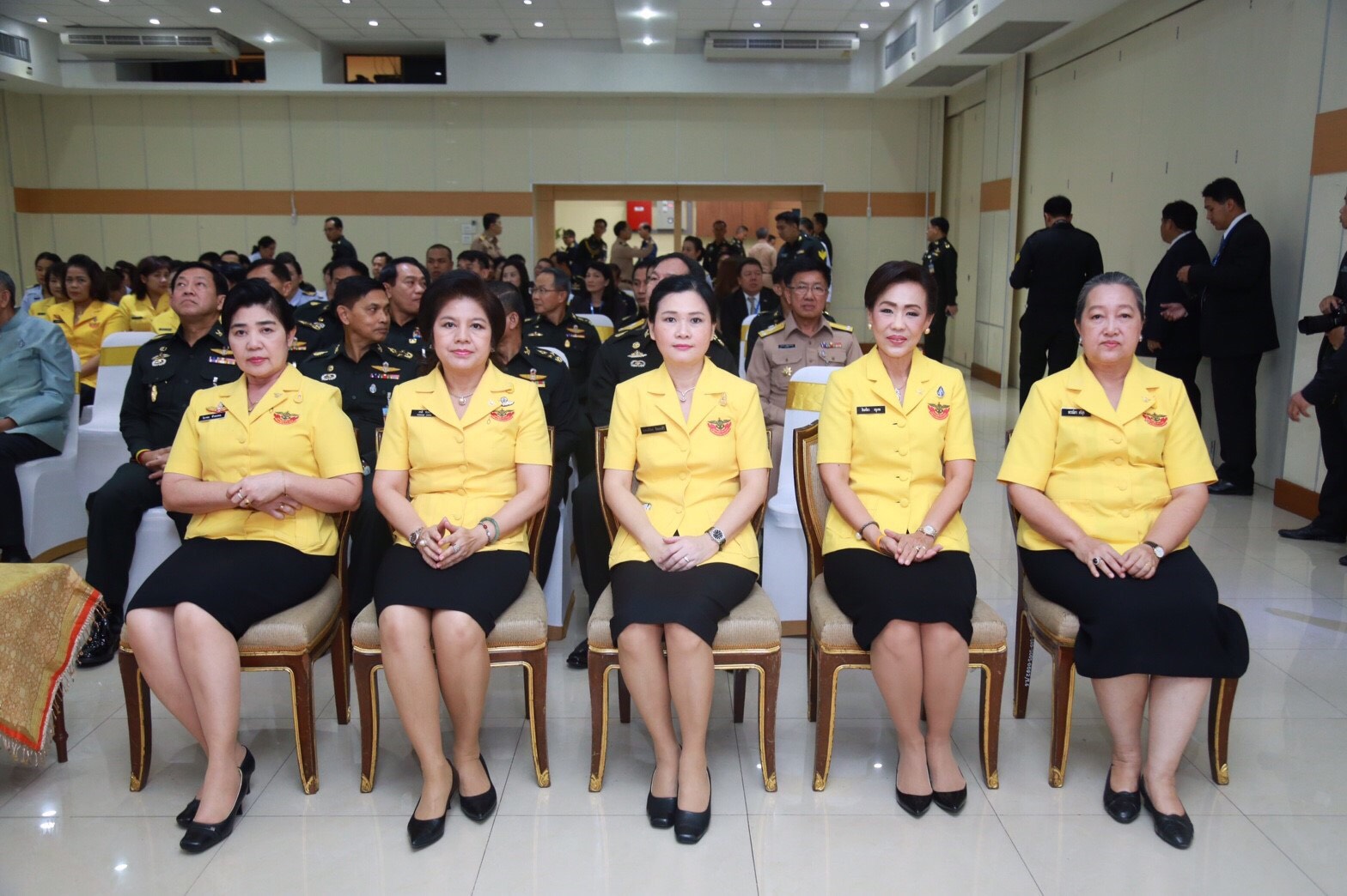 004 เมื่อ 7 ตุลาคม 2559 นายกสมาคมภริยาฯ พร้อมคณะกรรมการสมาคมฯ ร่วมงานวันคล้ายวันสถาปนา กรมการพลังงานทหาร