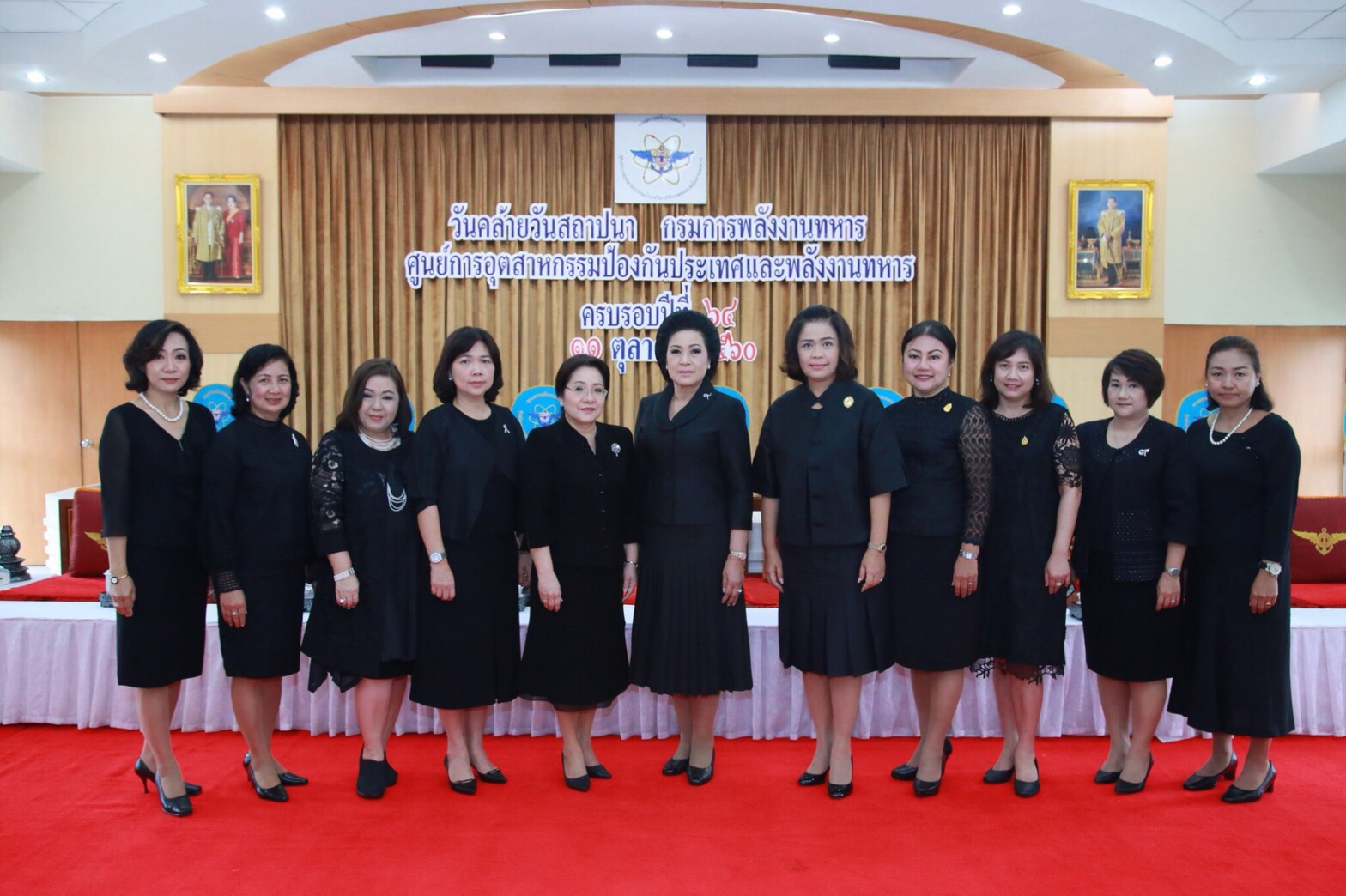 ๐๐๔ เมื่อวันที่ ๑๑ ตุลาคม ๒๕๖๐ นายกสมาคมภริยาฯ พร้อมด้วยคณะกรรมการฯ ร่วมงานวันคล้ายวันสถาปนากรมการพลังงานทหาร ศูนย์การอุตสาหกรรมป้องกันประเทศและพลังงานทหาร ครบรอบปีที่ ๖๔ ณ กรมการพลังงานทหารฯ เขตราชเทวี กรุงเทพฯ