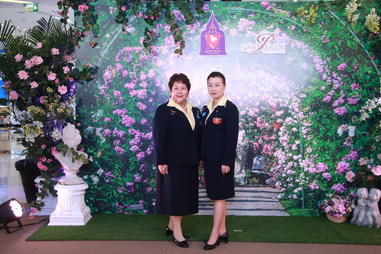 ๐๑๓ เมื่อวันที่ ๒๑ พฤศจิกายน ๒๕๖๐ คุณสาธิตา สุวรรณทัต เป็นผู้แทนนายกสมาคมภริยาฯ พร้อมด้วยกรรม...