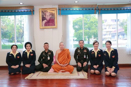 ๐๖๒ เมื่อวันที่ ๒๖ เมษายน ๒๕๖๑ นายกสมาคมภริยาฯ เป็นประธานในพิธีสงฆ์ โครงการบริบาลพระภิกษุสงฆ์ ในวัดใกล้กระทรวงกลาโหมและ สป. (ศรีสมาน) เพื่อถวายเป็นพระราชกุศลแด่ พระบาทสมเด็จพระปรมินทรมหาภูมิพลอดุลยเดช บรมนาถบพิตร ณ วัดเทพศิรินทราวาสราชวรวิหาร กรุงเทพฯ