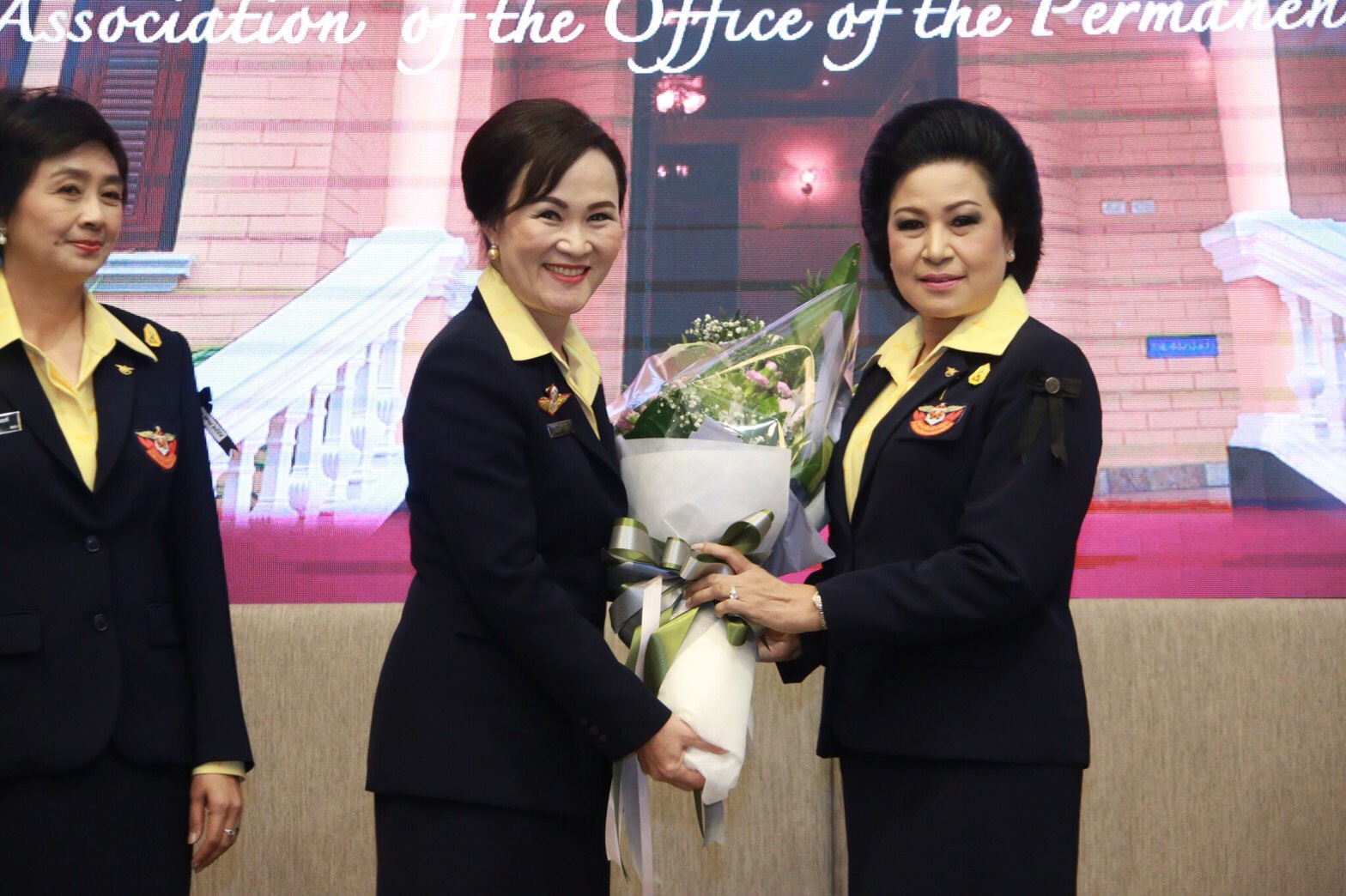 ๐๐๗ เมื่อวันที่ ๑๗ ตุลาคม ๒๕๖๐ นายกสมาคมภริยาฯ เป็นประธานการประชุมใหญ่สามัญประจำปี ๒๕๖๑ ณ ห้องประชุม ชั้น ๖ อาคารสำนักงานปลัดกระทรวงกลาโหม (พื้นที่ศรีสมาน)