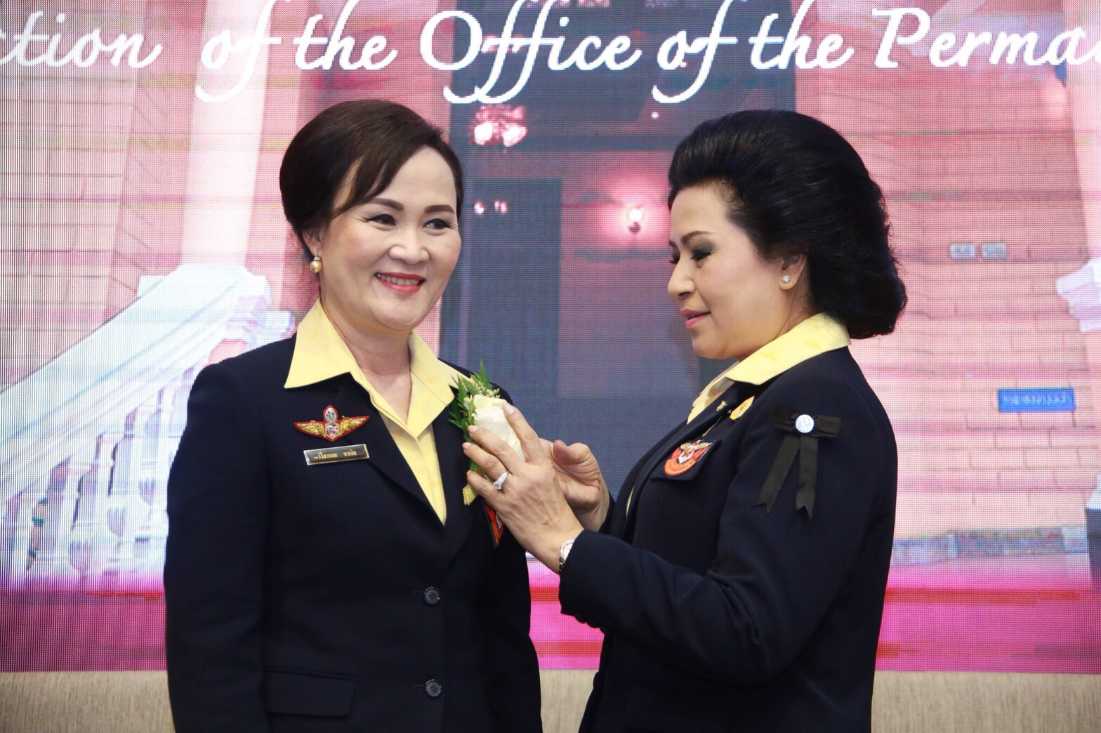 ๐๐๗ เมื่อวันที่ ๑๗ ตุลาคม ๒๕๖๐ นายกสมาคมภริยาฯ เป็นประธานการประชุมใหญ่สามัญประจำปี ๒๕๖๑ ณ ห้องประชุม ชั้น ๖ อาคารสำนักงานปลัดกระทรวงกลาโหม (พื้นที่ศรีสมาน)