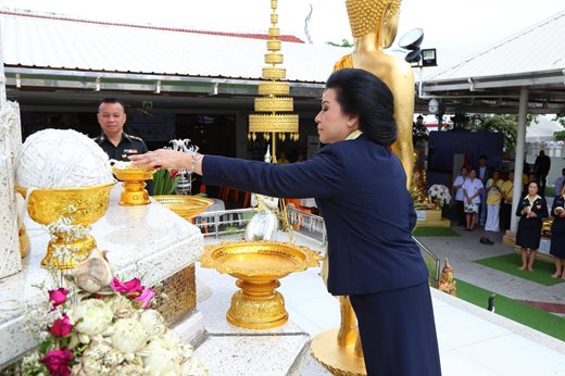 ๐๗๗ เมื่อวันที่ ๑๑ กรกฎาคม ๒๕๖๑ นายกสมาคมภริยาฯเป็นประธานในพิธีสงฆ์ โครงการบริบาลพระภิกษุสงฆ์ในวัดใกล้กระทรวงกลาโหม เฉลิมพระเกียรติสมเด็จพระเจ้าอยู่หัวมหาวชิราลงกรณ บดินทรเทพยวรางกูร เนื่องในโอกาสวันเฉลิมพระชนมพรรษา ๒๘ กรกฎาคม ๒๕๖๑