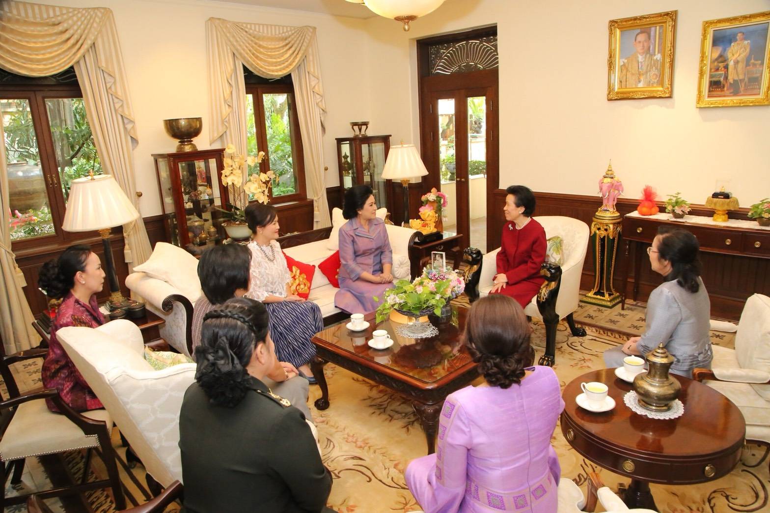 ๐๔๙ เมื่อวันที่ ๑๓ กุมภาพันธ์ ๒๕๖๑ นายกสมาคมภริยาฯ พร้อมด้วยคณะกรรมการฯ เข้าเยี่ยมคารวะ คุณหญิงวรรณา สิริวัฒนภักดี ที่ปรึกษากิตติมศักดิ์ ณ บ้านพักถนนสุรวงศ์