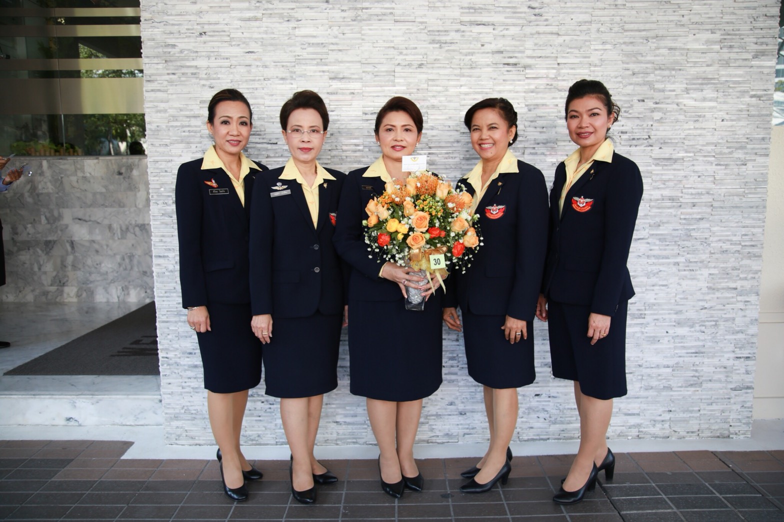 ๐๒๑ เมื่อวันที่ ๗ ธันวาคม ๒๕๖๐ คุณสุวภาคย์ ทัศนา เป็นผู้แทนนายกสมาคมภริยาฯ พร้อมด้วยคณะกรรมการฯ ร่วมลงนามถวายพระพรและถวายแจกันดอกไม้ เนื่องในโอกาสวันคล้ายวันประสูติ พระเจ้าหลานเธอพระองค์เจ้าพัชรกิติยาภา ณ วังศุโขทัย